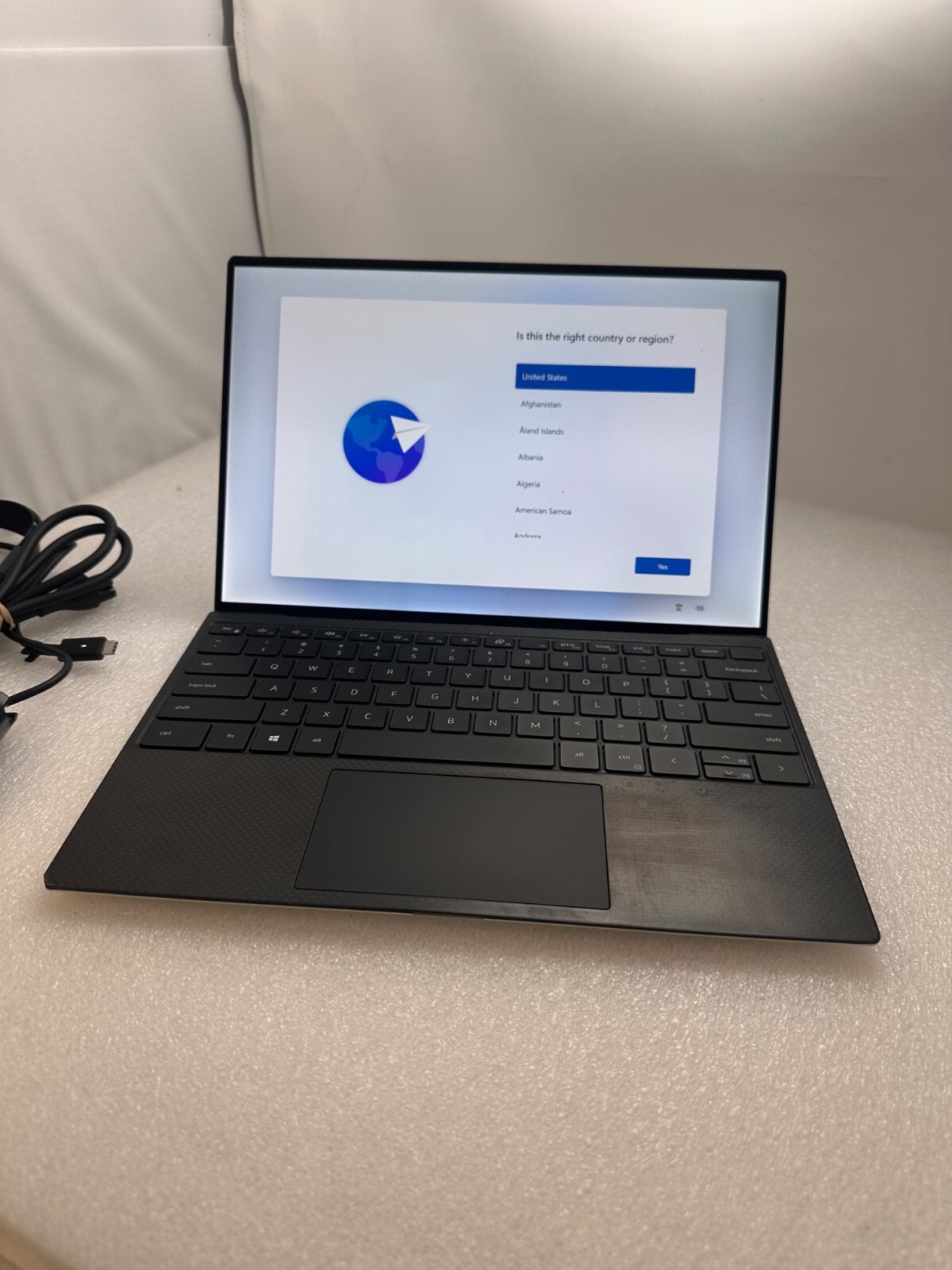 Dell XPS 9300 FHD Intel i7-1065G7 8GB DDR4 Ram 256 NVMe SSD Win 11