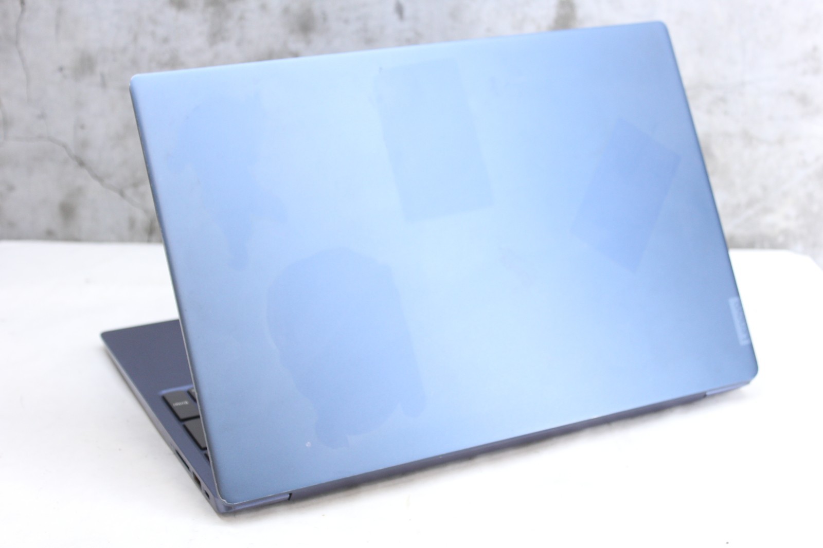 Lenovo IdeaPad 330s 15-IKB i3-8130U, 4GB, 256GB NVMe, *Buzzy Spkr* Win 11 Pro
