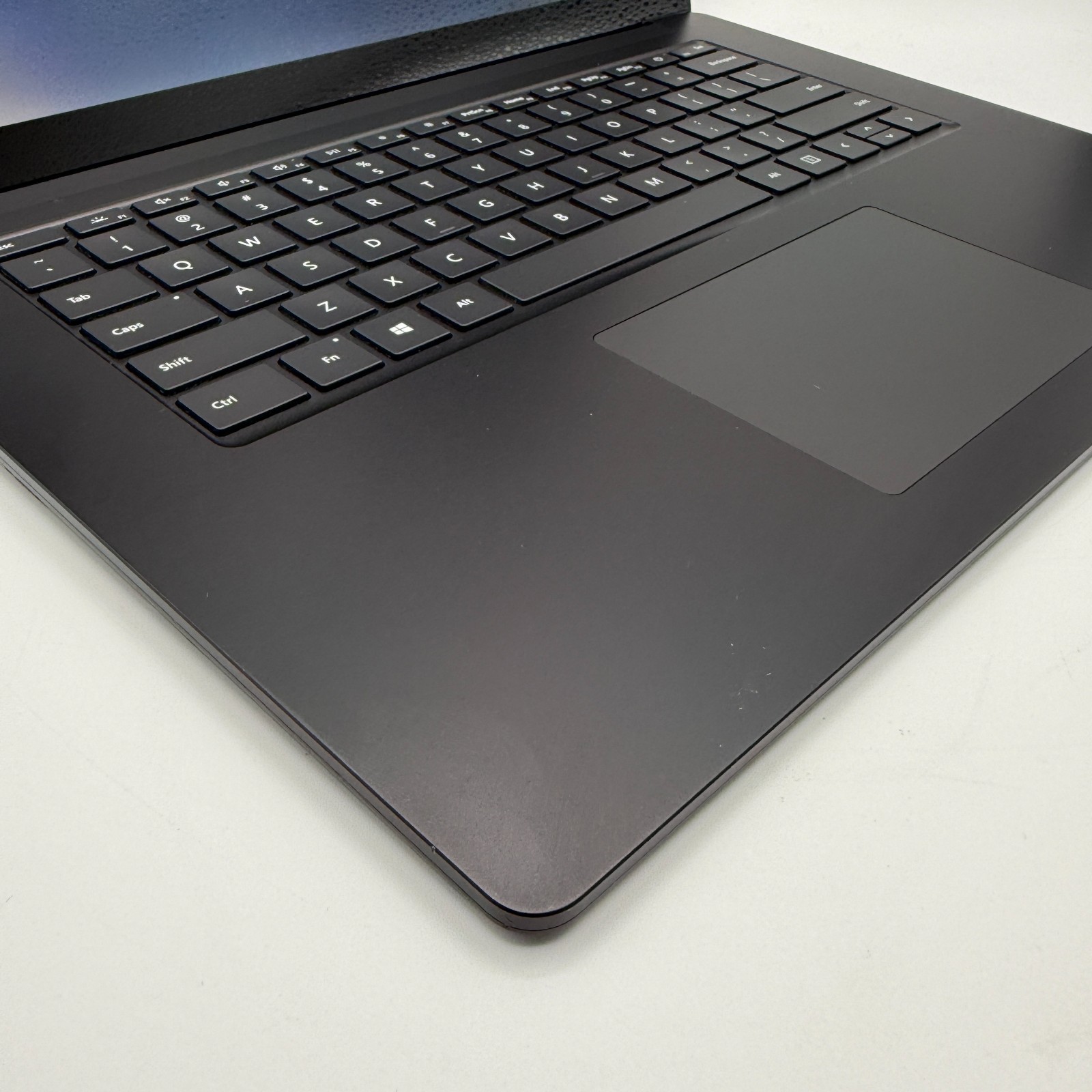 Microsoft Surface Laptop 3 15″ i7-1065G7 16GB 256GB SSD Win11 Pro Black FAIR