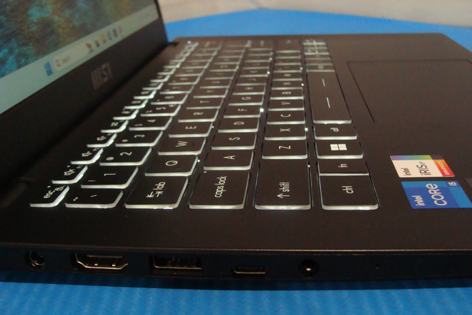 MSI Modern 14 C12M 14”FHD core i5-1235U 2.5GHz 8GB 512GB 95% Battery +Charger