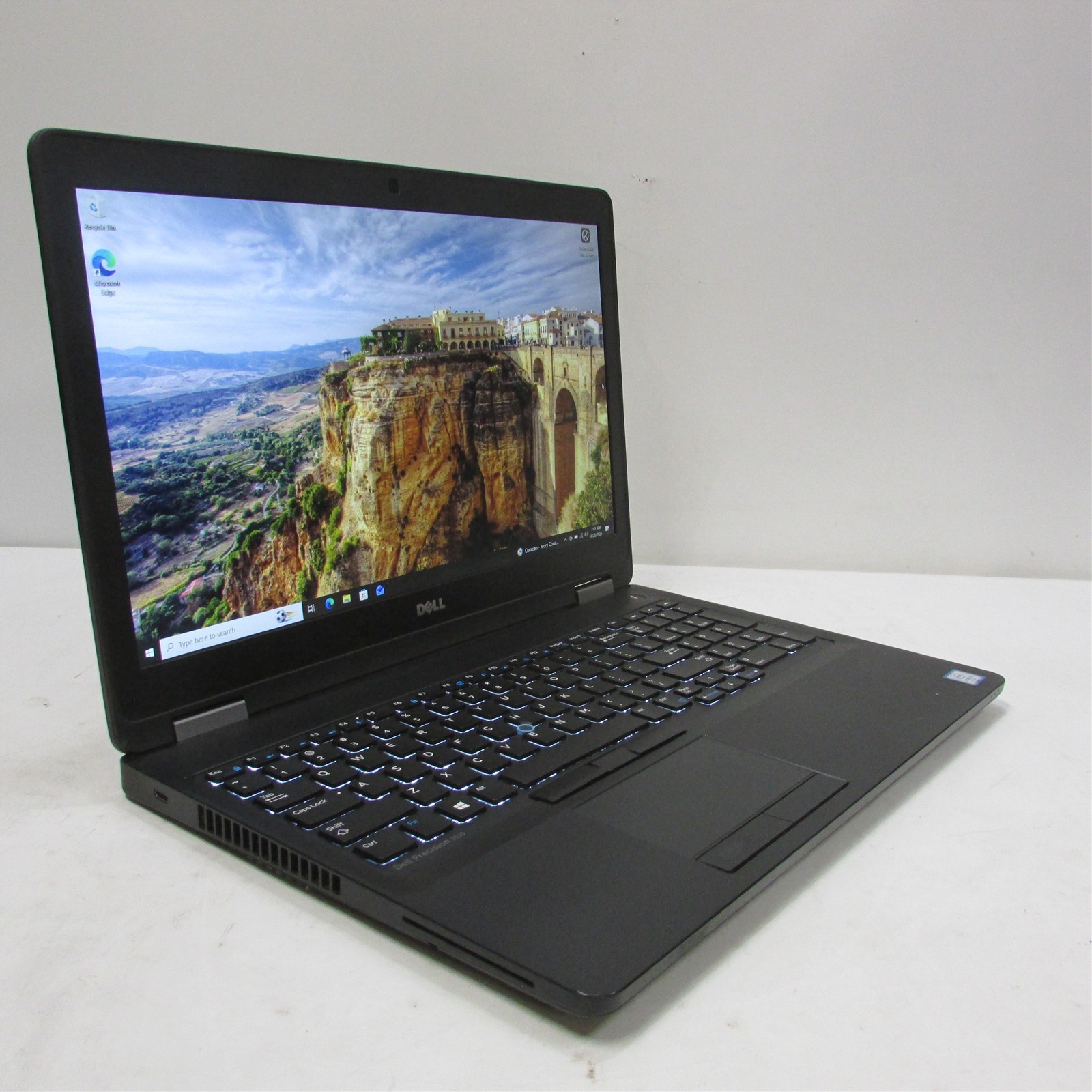 Dell Precision 3510 i7-6700HQ 2.6GHz 8GB RAM 256GB 15.6″ Windows 10 Pro SPOTS