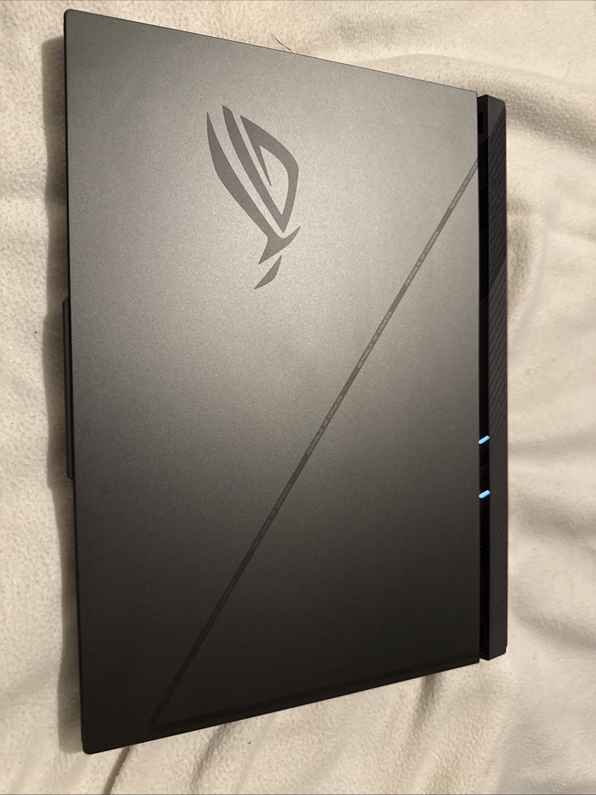 ROG (Republic Of Gamers) Strix G614JI Laptop intel i7-13th 4070 Nvidia Geforce