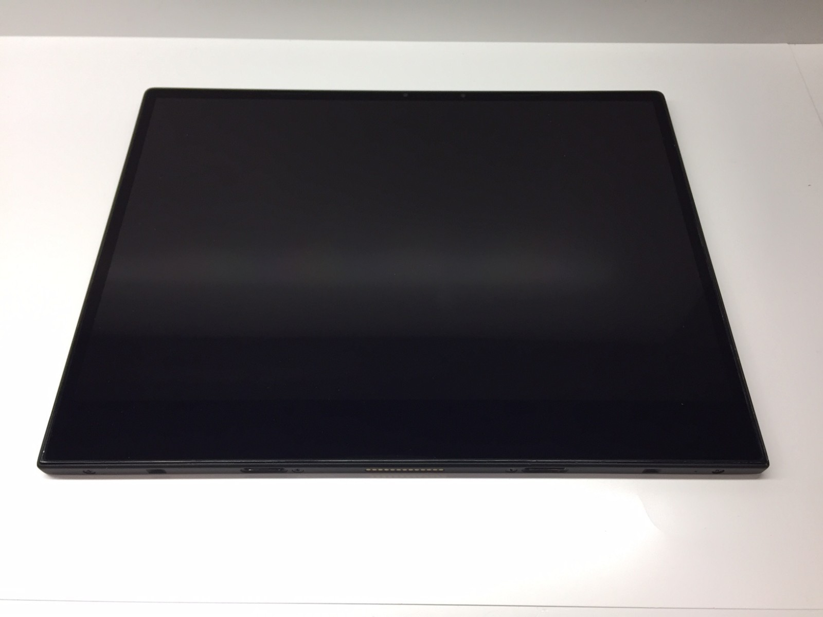 AS IS Dell Latitude 7285 Tablet 12.3″ Core i7-7Y75 1.30 GHz 16 GB RAM 256 GB SSD