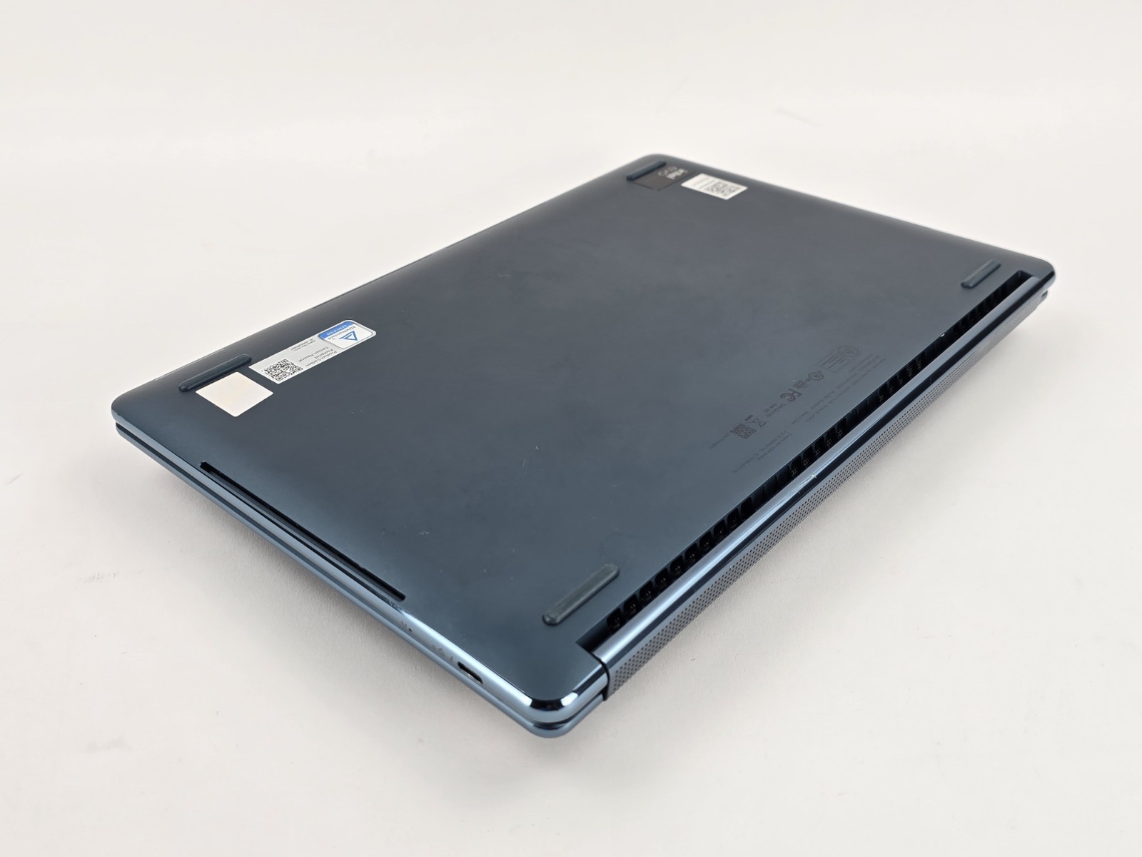 Lenovo Yoga Book 9i Dual 13.3″ 2.8K OLED Ultra 7 155U 16GB 1TB – Used