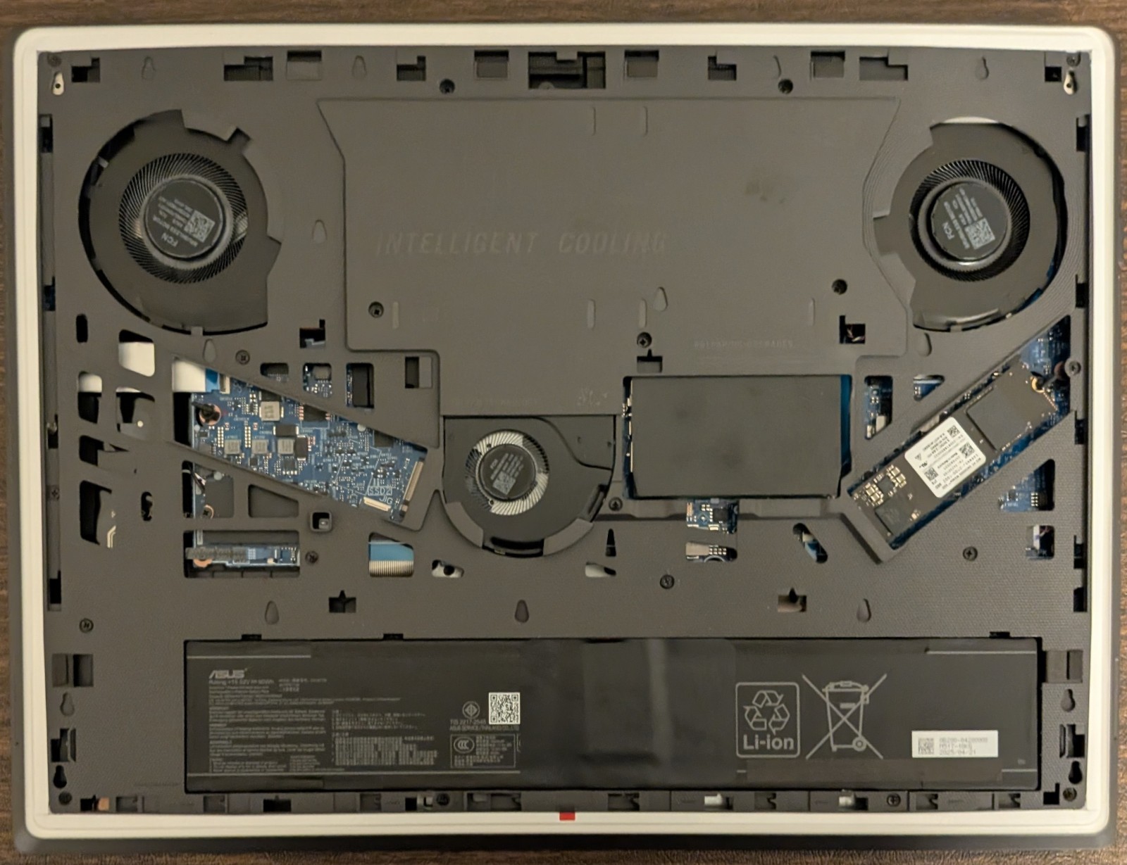 ASUS ROG Strix G18 QHD+ 240Hz (Core Ultra 9 275HX, 32GB/2TB SSD, RTX 5080) Gray