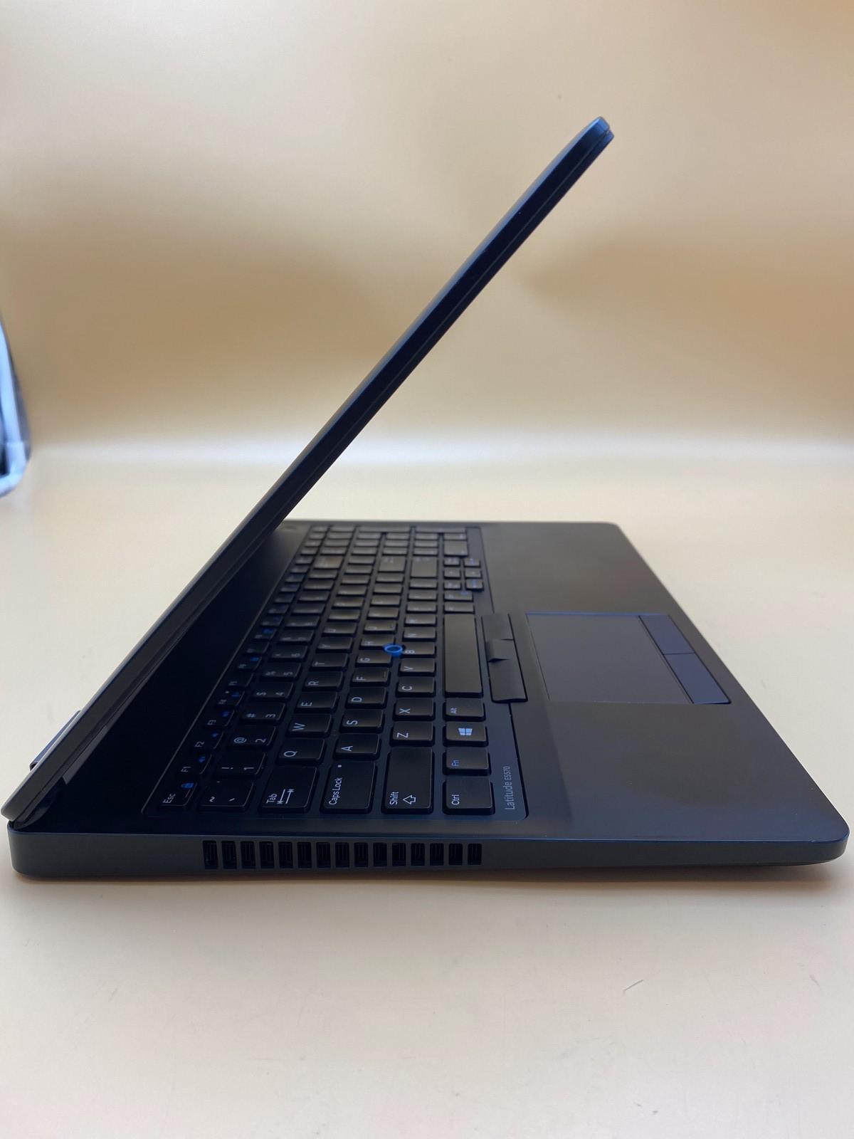 Dell Latitude E5570 Laptop Intel Core i3 6100U 2.3GHz 4GB RAM – No HDD