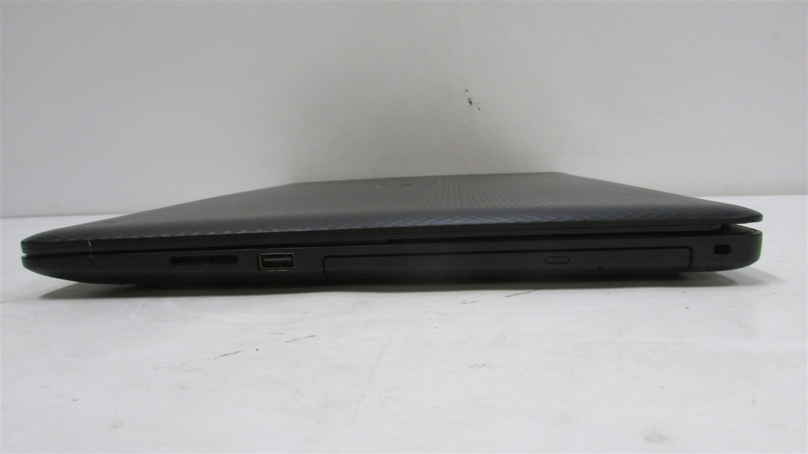 Dell Inspiron 3793 i7-1065G7 1.3GHz 16GB RAM 256GB NVME 17.3″ W11P DMG/MISS KEY