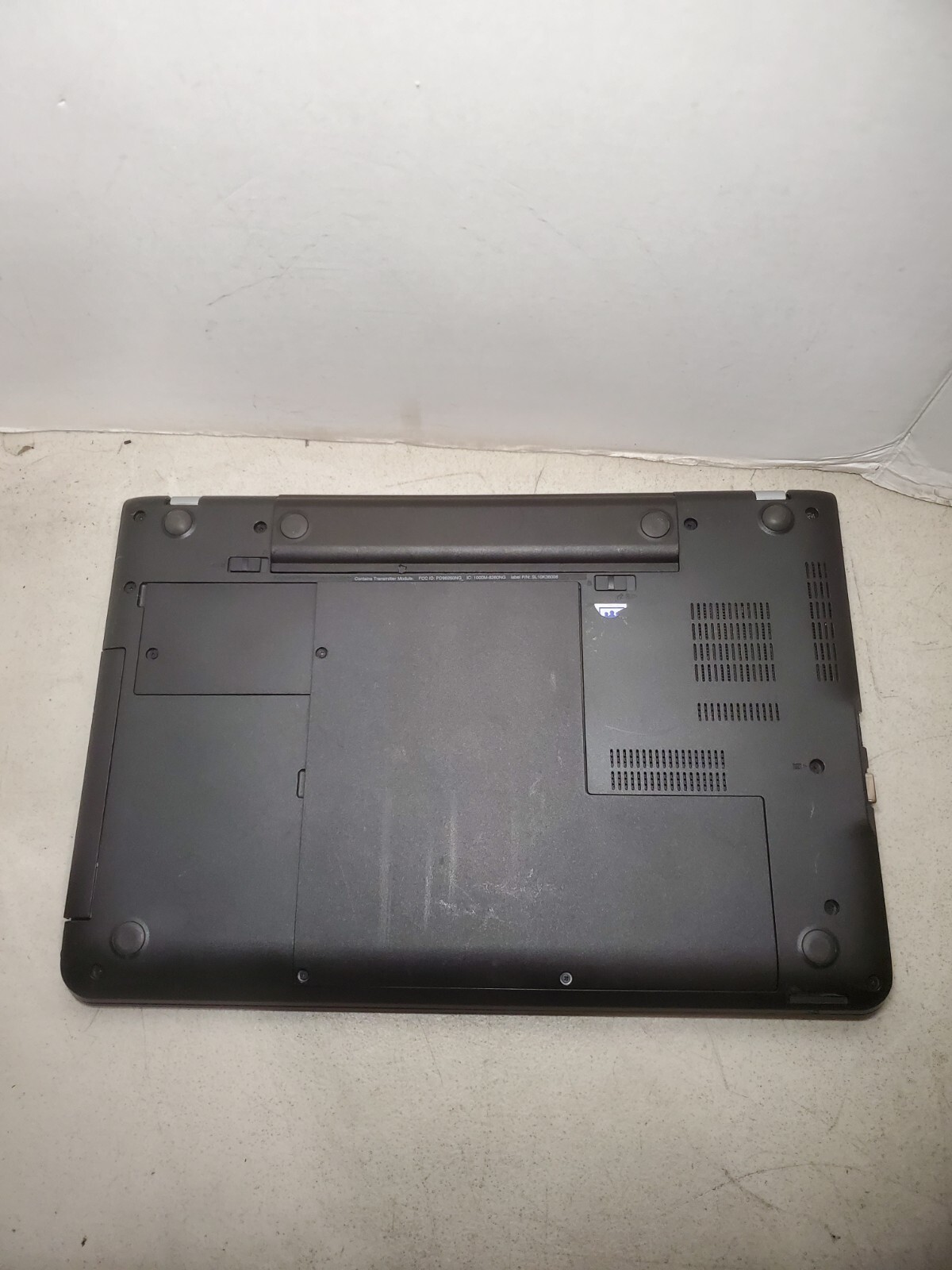 Lenovo ThinkPad E560 15.6″ i7-6500u 8GB RAM No HDD/SSD/OS! BAD LCD! #69