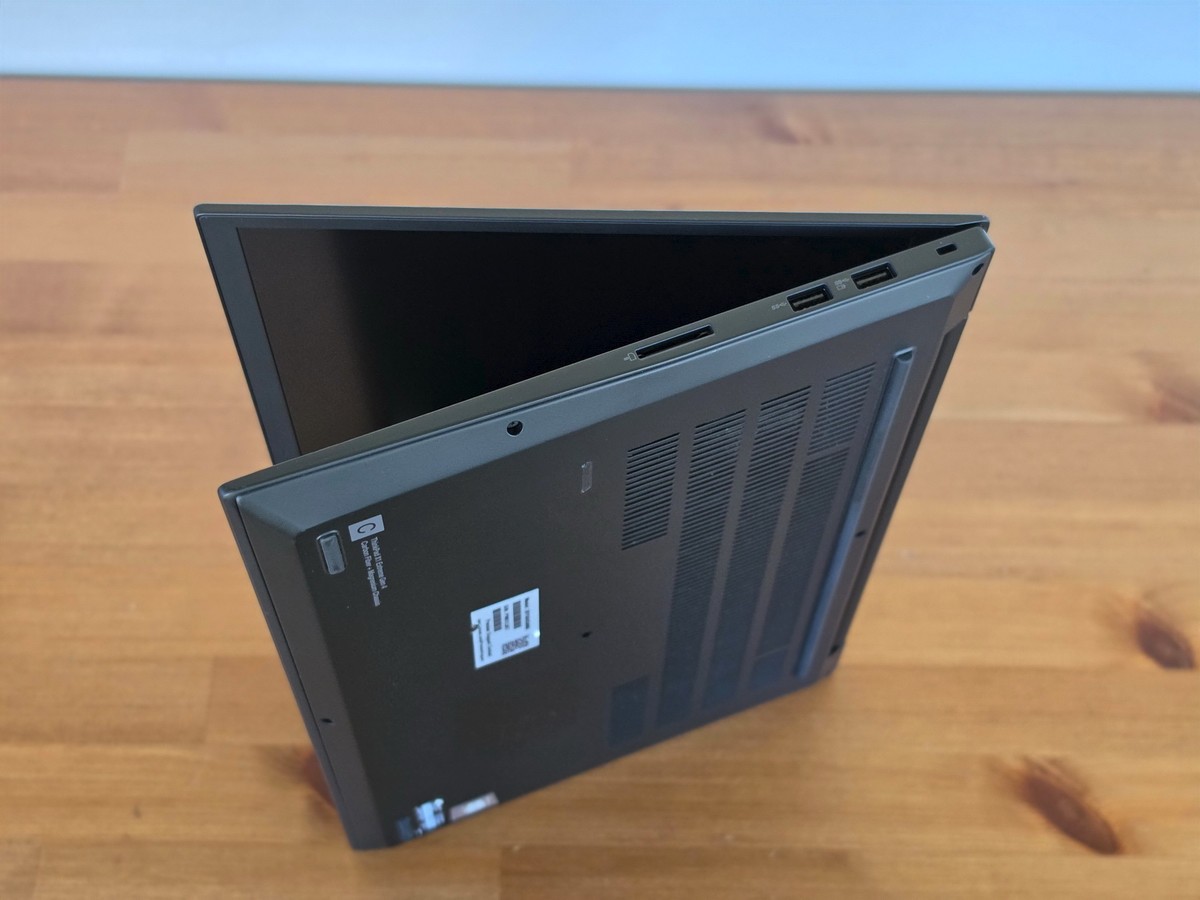 Lenovo ThinkPad X1 Extreme Gen 4 i7-11850H 16″ 4K 3840×2400 16GB NVIDIA RTX 3050