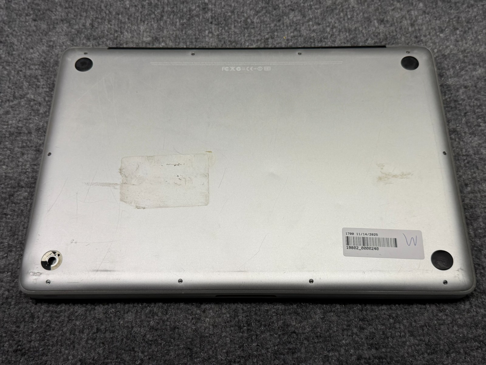 Apple MacBook Pro A1286 15″ Laptop Intel Core 2 Duo P8600 2.40GHz 4GB RAM 250GB