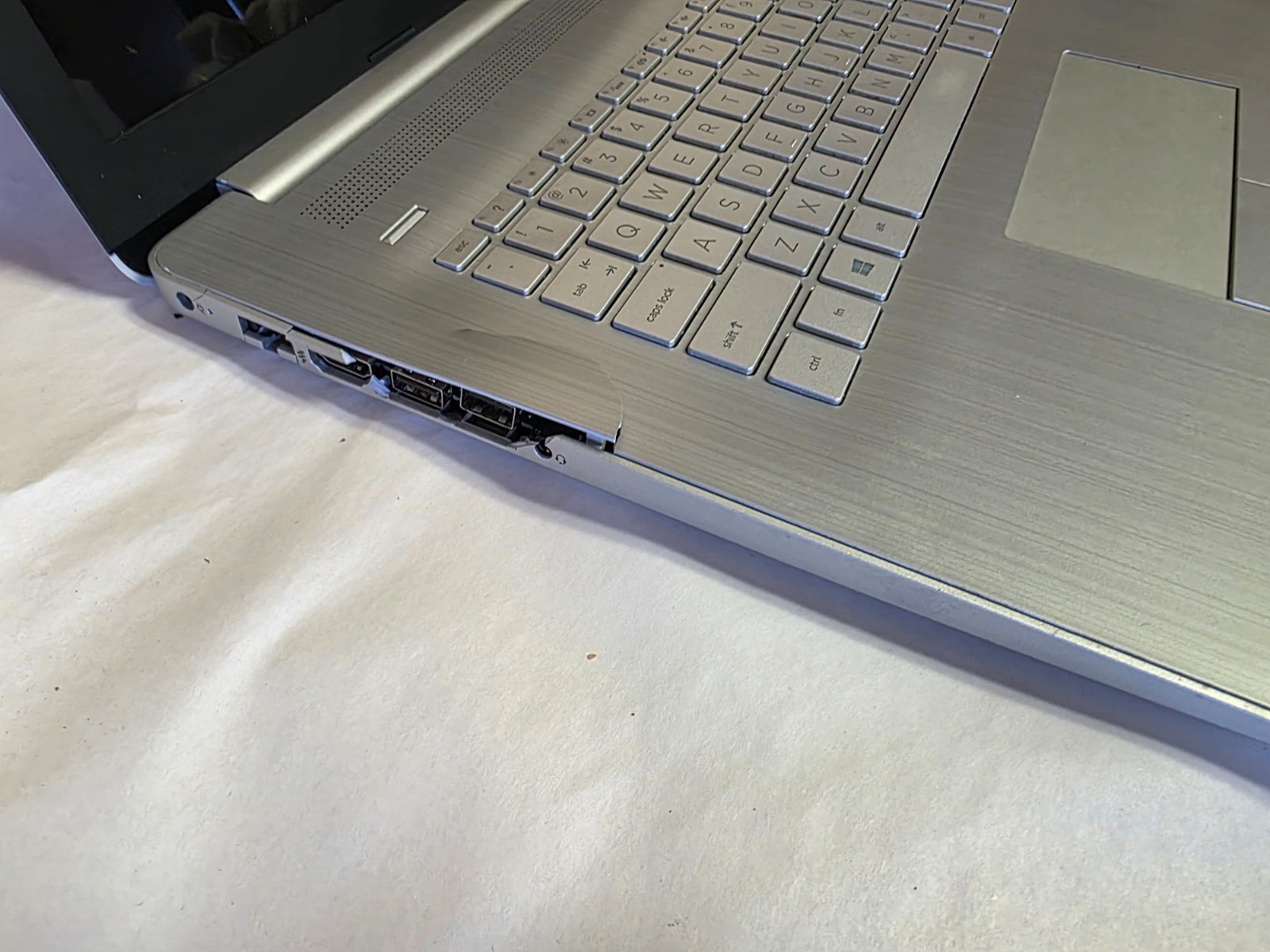 No Power HP 17 17″ Laptop Intel i5 11th or 12th Gen! – No Ram, No HDD, Look