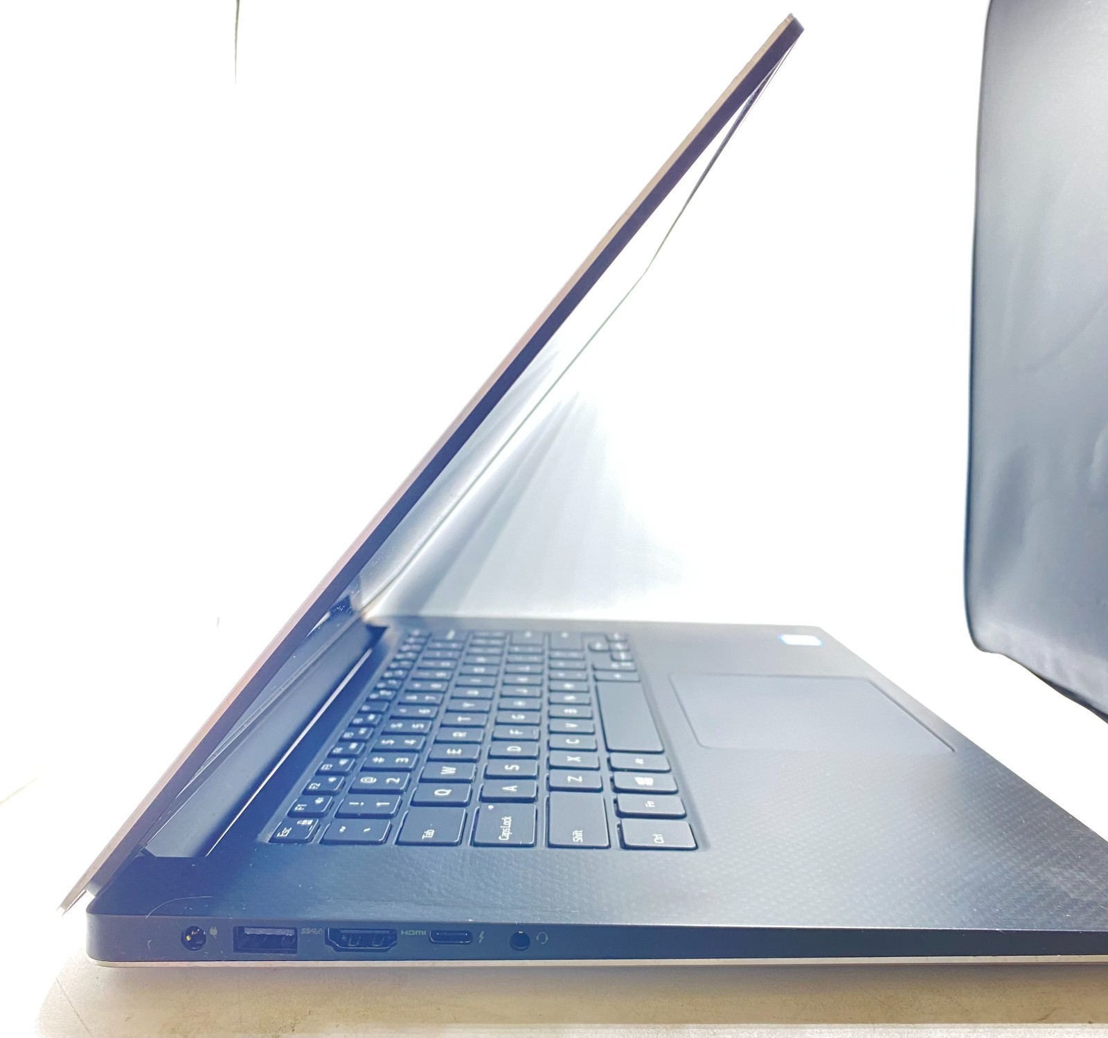 Dell XPS 15 9560 15.6″ Laptop Intel Core i7-7700HQ 2.80GHz 16GB RAM 256GB SSD