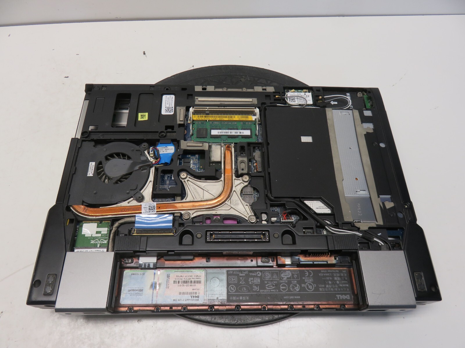 Dell Latitude E6400 Intel Core 2 Duo 2.53GHz 1 GB NO HDD No Batt