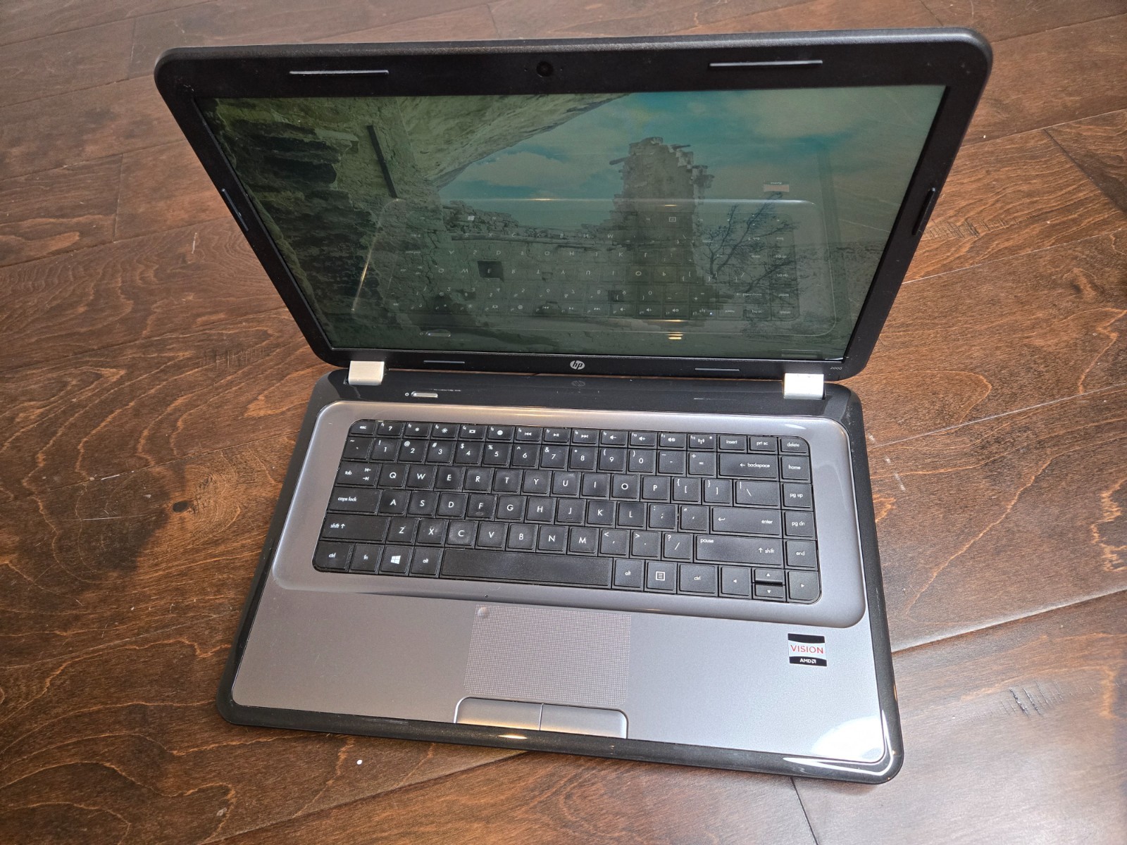 HP 2000 Notebook PC Laptop AMD E-300 1.30GHz 4GB 160GB Radeon Win 10 Pro