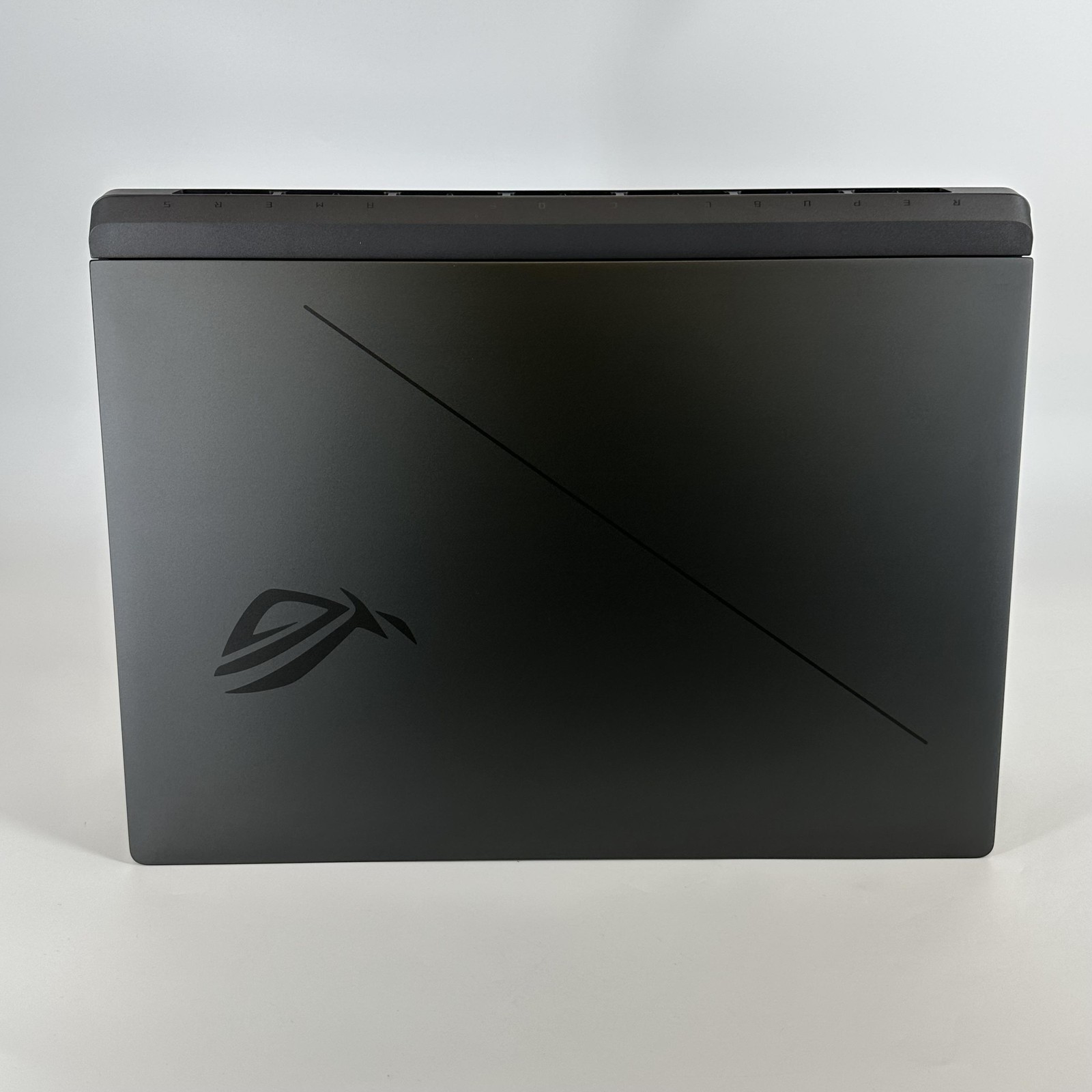 Asus ROG Strix G18 G815 240Hz QHD+ 2.7 GHz Ultra 9 275HX 64GB 2TB SSD RTX 5070