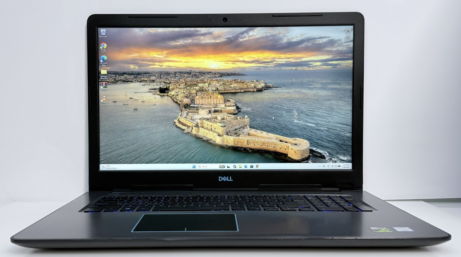 Dell G3 17 3779 FHD i5 8300H 2.30GHz 16Gb Ram 500 GB SSD GTX 1050 Win11 Pro
