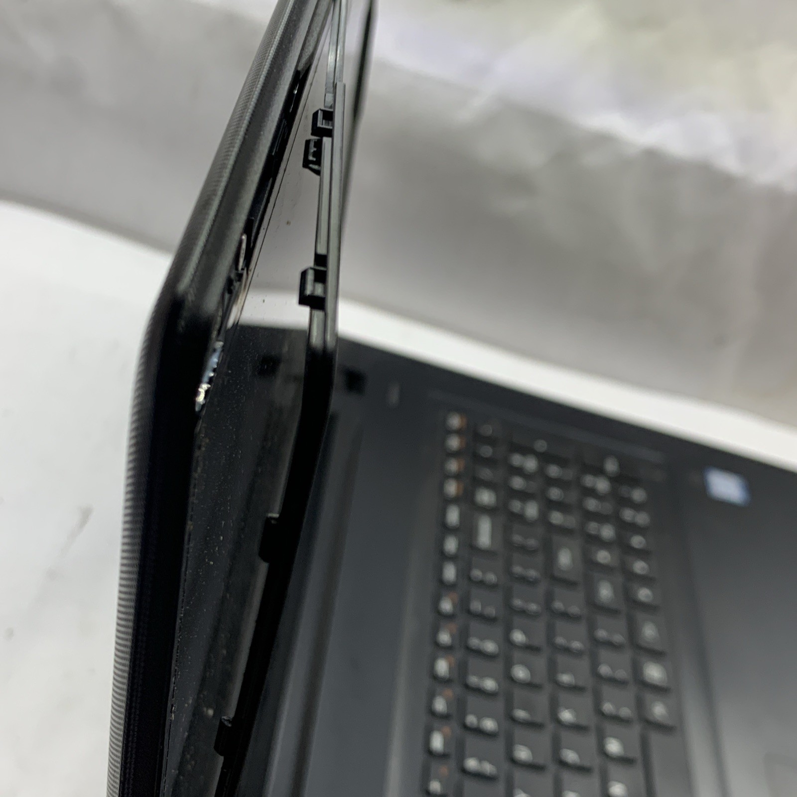 17.3″ LENOVO IDEAPAD 300 CORE i5-6200U@2.3GHz 1TB HDD 8GB RAM Win11