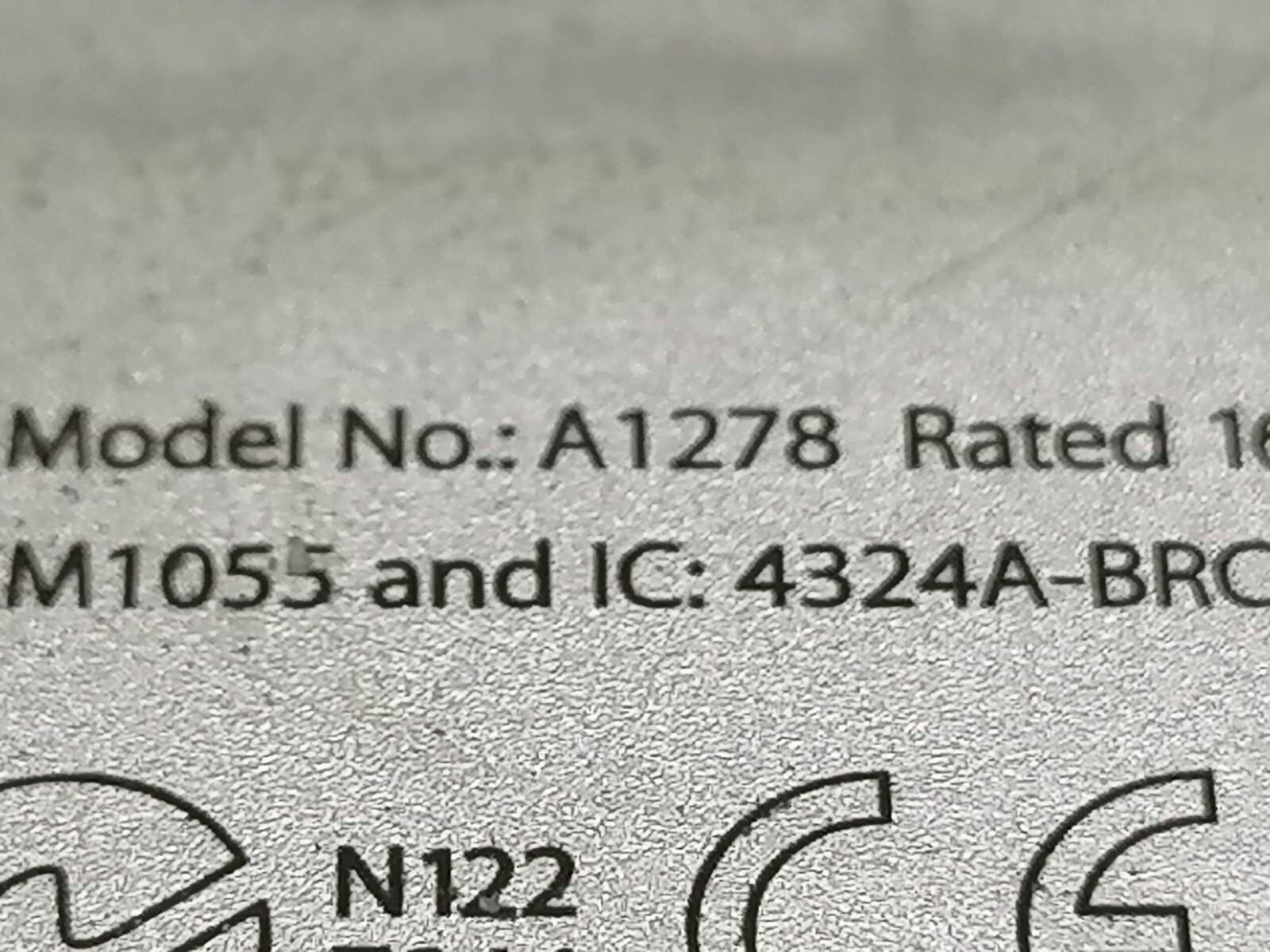 FOR PARTS 2008 13.3″ Apple MacBook 2.0 A1278 (P7350/2.0 GHz/NO RAM/NO HDD)