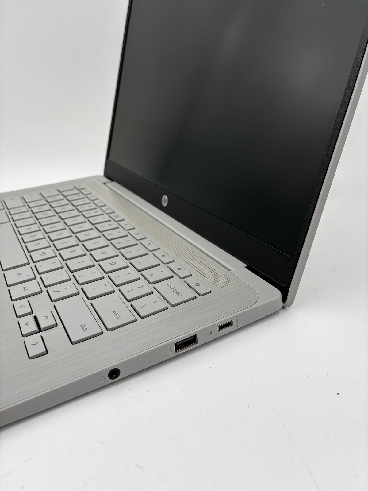 HP Chromebook 14a-ne0013dx 14″ Intel Celeron N4120 4GB 64GB Gray w/ Charger