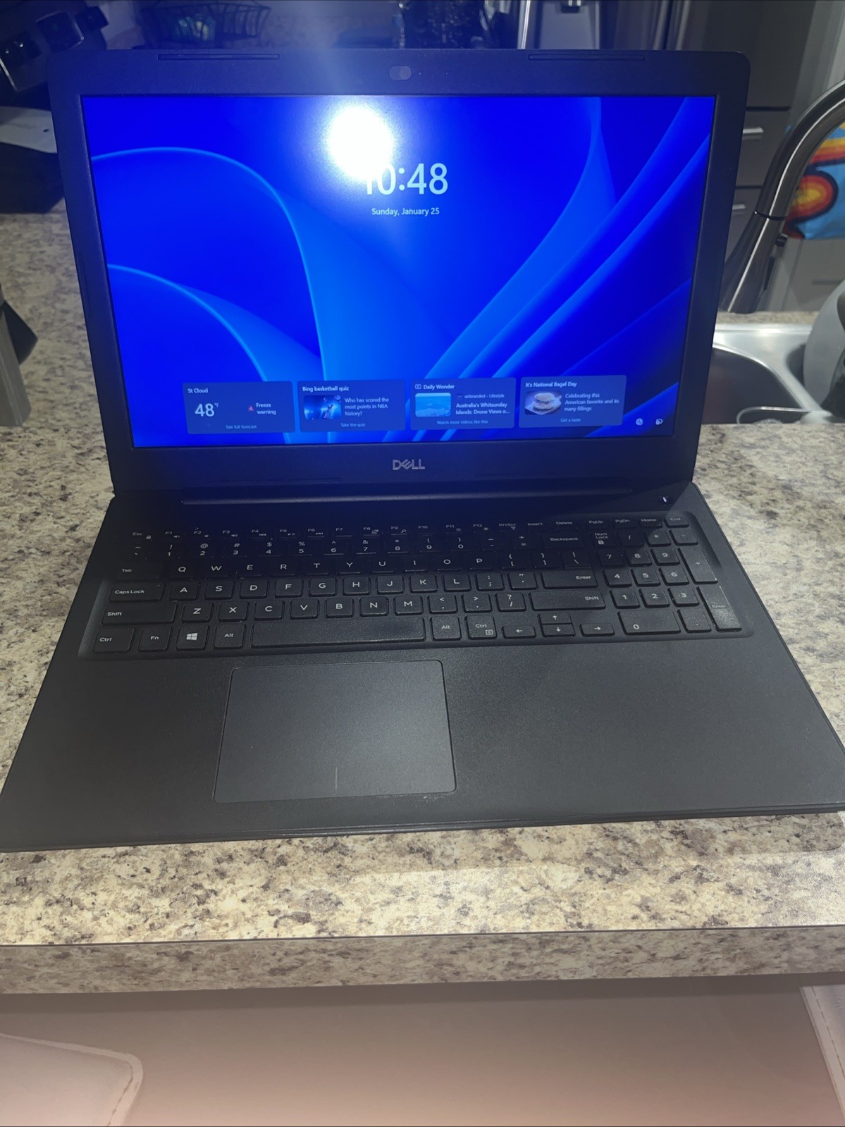 Dell Latitude 3590 Notebook/Laptop 15.6 in Black- 4R6NG UHD Graphics Integrated