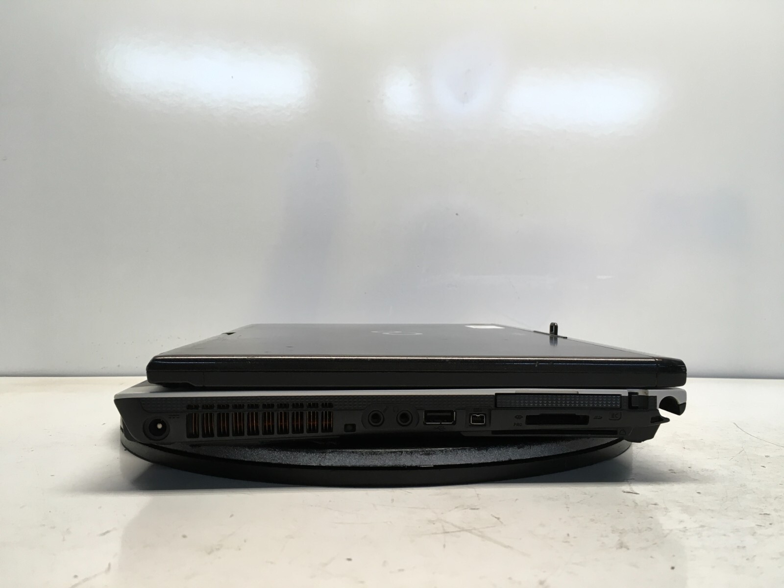 Fujitsu LifeBook T900 Intel i5-M560 2.67GHz 8 GB NO HDD