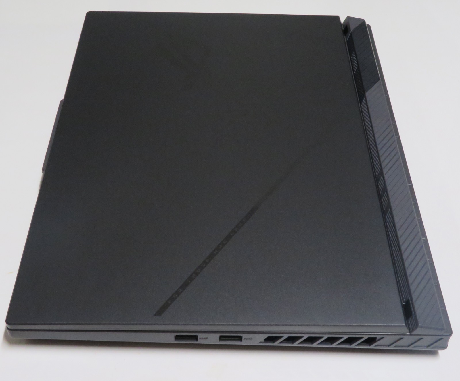 ASUS ROG Strix G16 Gaming Laptop 16″ AMD Ryzen 9 8940HX RTX 5070 Ti 16GB 1TB