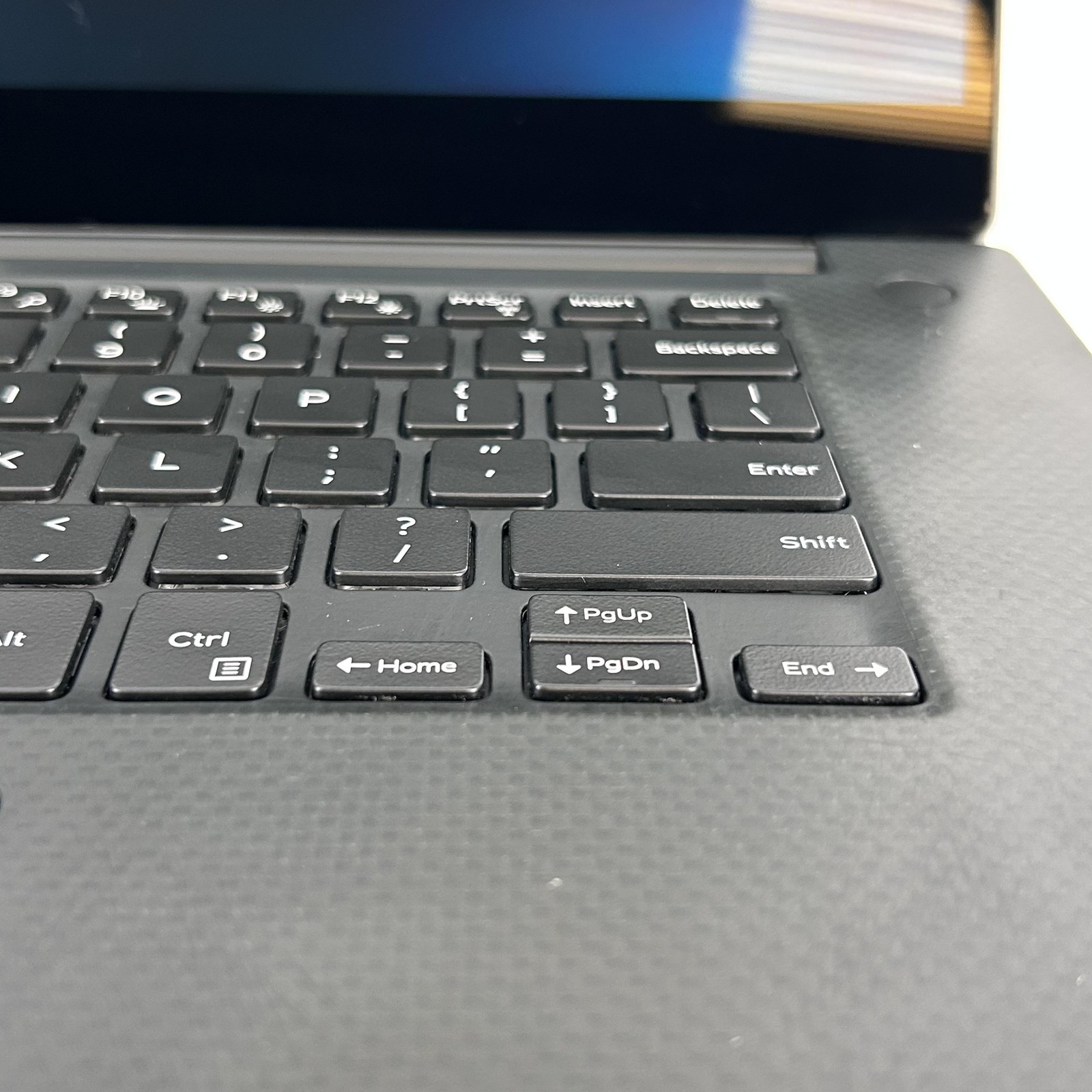 Dell XPS 15 7590 4K i7-9750H 2.60GHz 32GB 1TB SSD GTX 1650 HARD TO PRESS KEYS