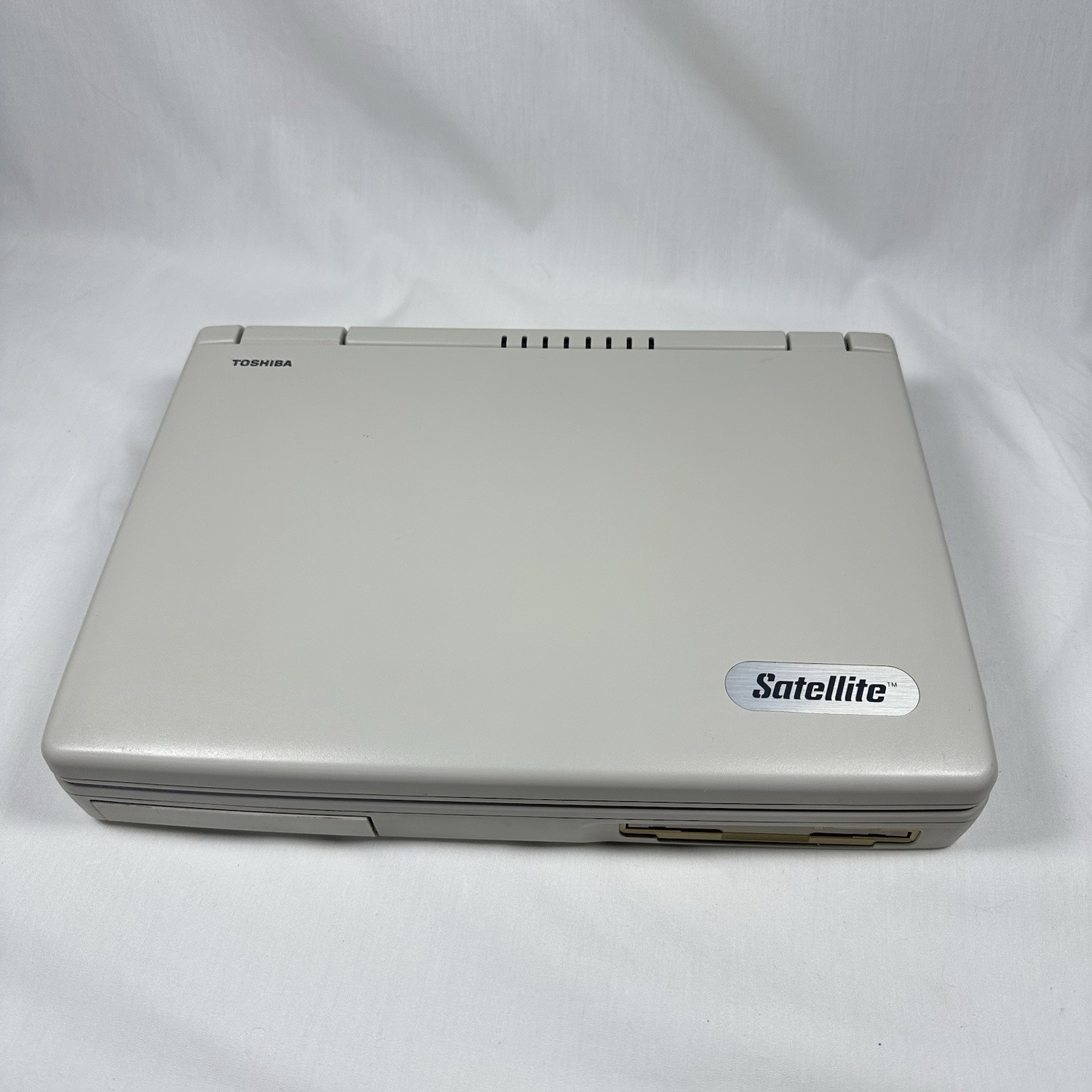 Toshiba Satellite T1910 Laptop Computer PA1113U Vintage UNTESTED – FOR PARTS!