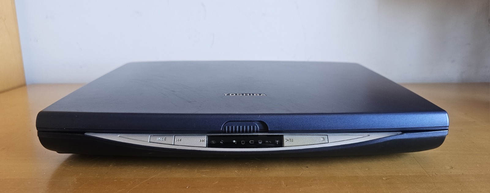 ToshibaS1900 Intel Pentium 4 Ati Radeon Windows 98/XP DualBoot PC