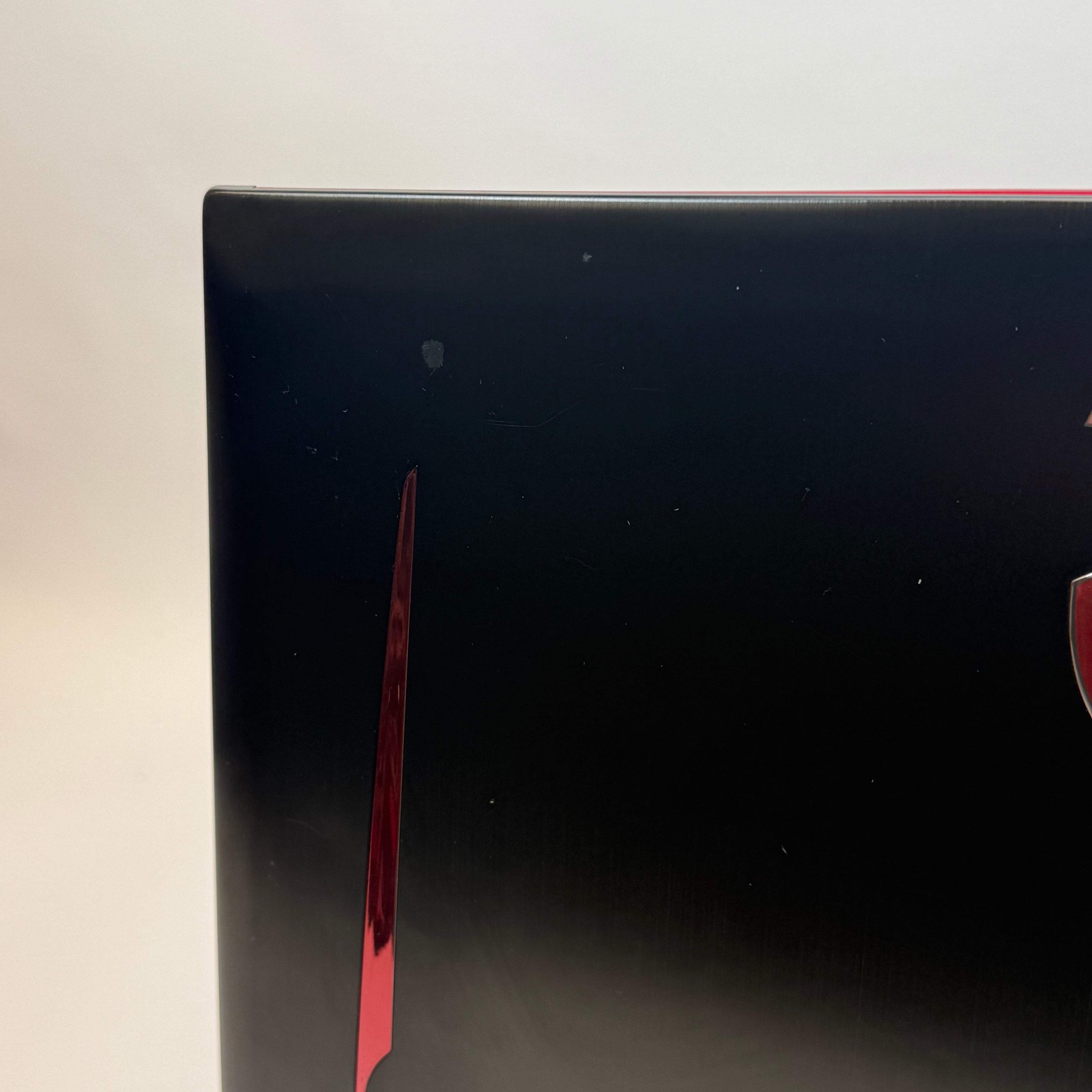 MSI Titan GT75 8RF 17.3″ i7-8850H 2.6GHz 64GB 256GB GTX 1080 Bent USB Read