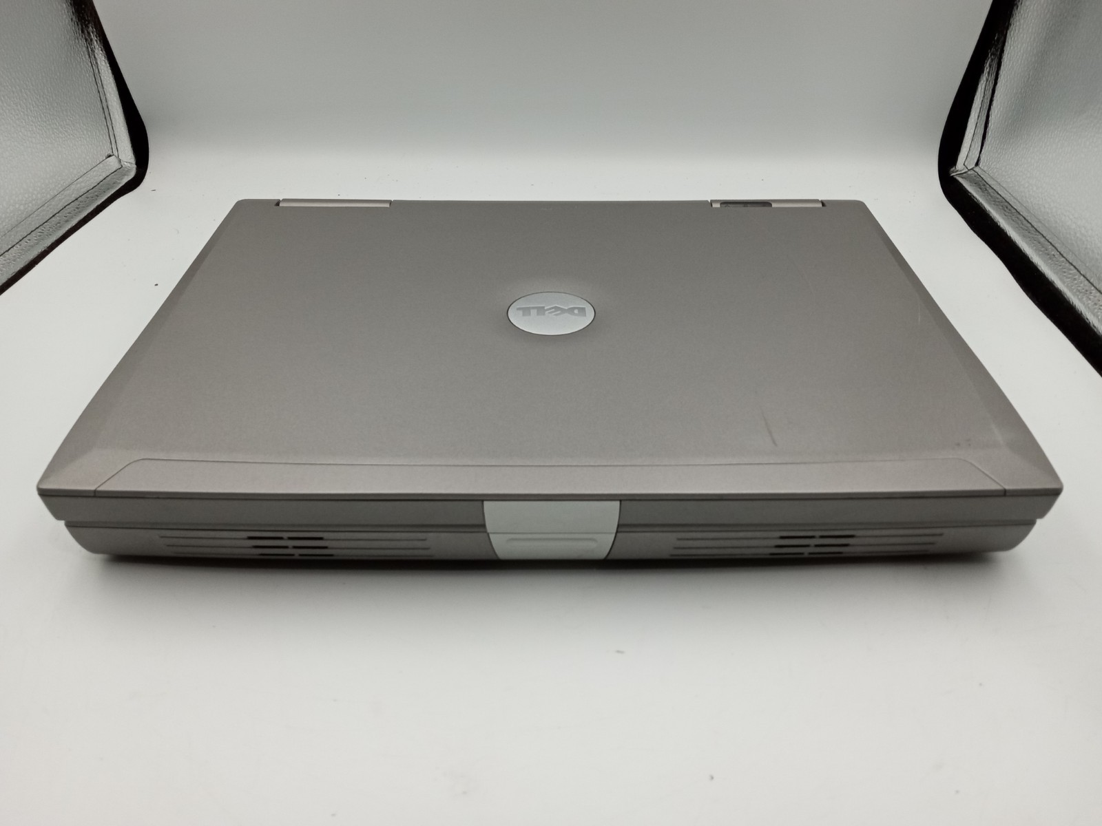 Dell Latitude D810 Intel Pentium 1GB RAM 60GB HDD Windows XP – BAD BATTERY -RR