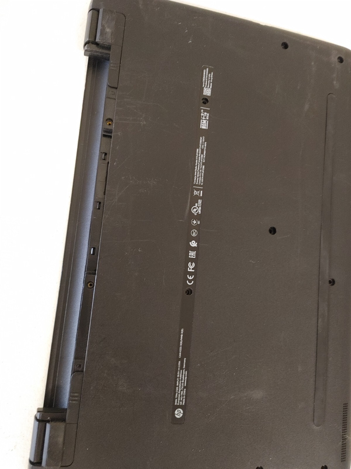 HP Notebook Core i3-7100U@ 2.40GHz, NO RAM , NO HD for parts