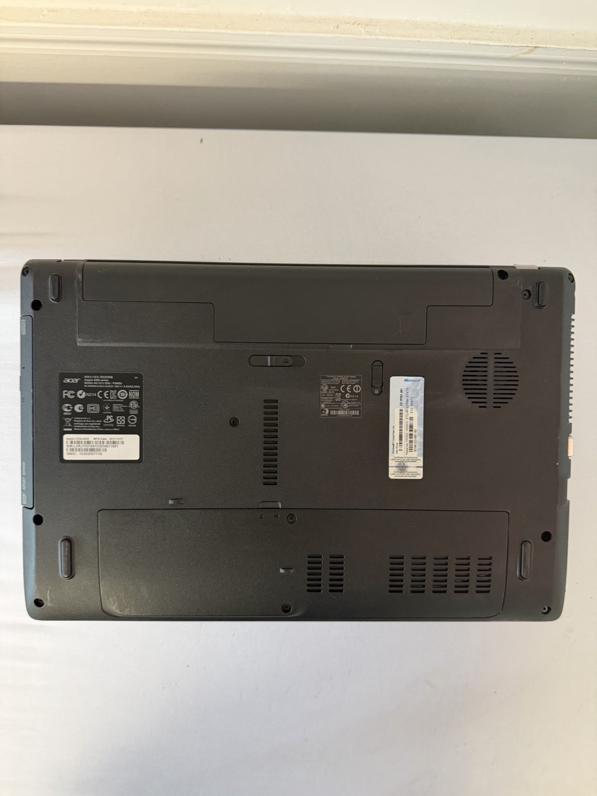 Acer Aspire 5250-0450 Laptop – Good Screen – AMD-E350 – RAM 4 GB – Read Des