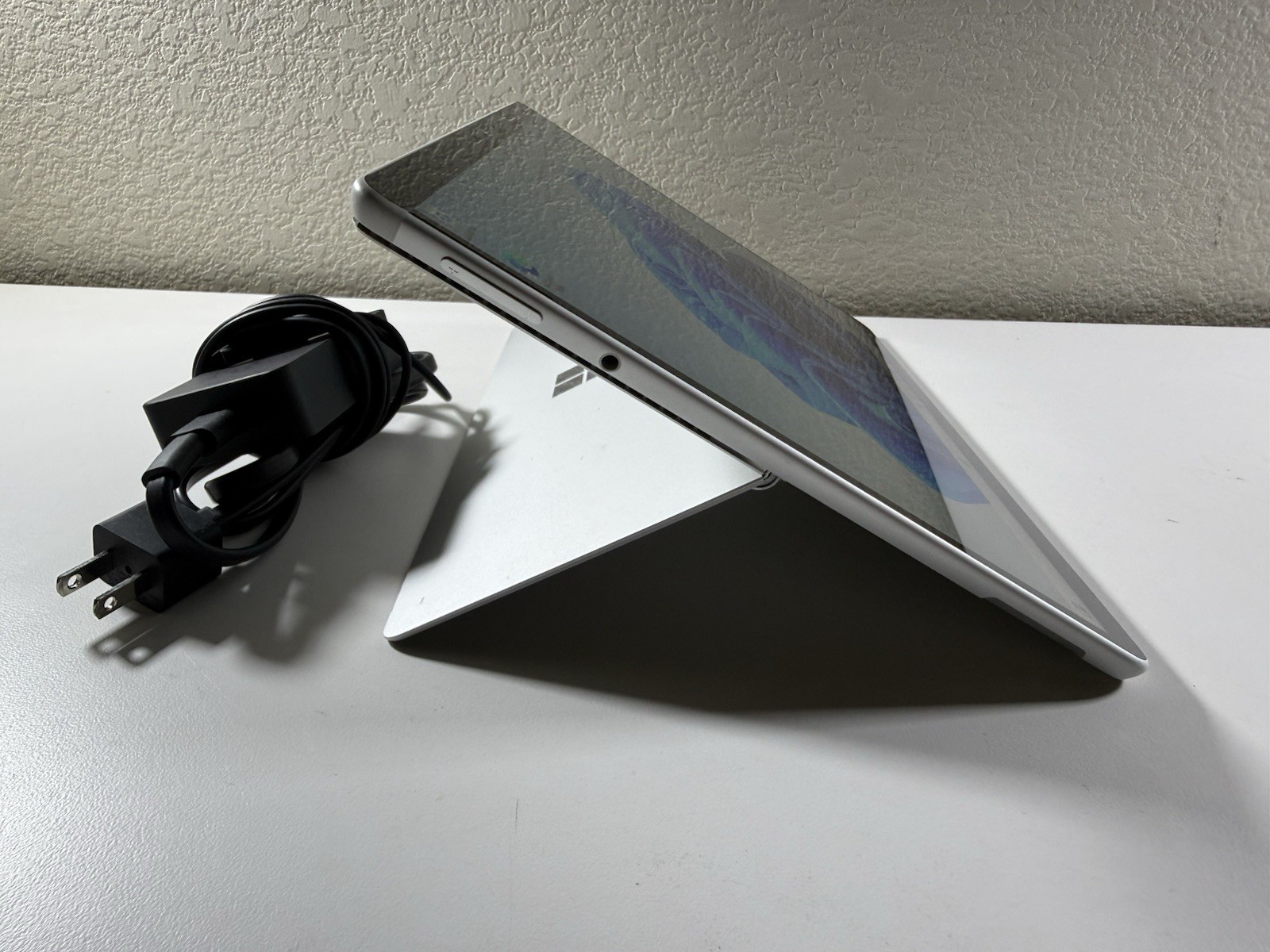 Microsoft Surface Pro 8 (1982) i5-1145G7 – 16GB RAM – 256GB 120Hz – Win 11 Pro
