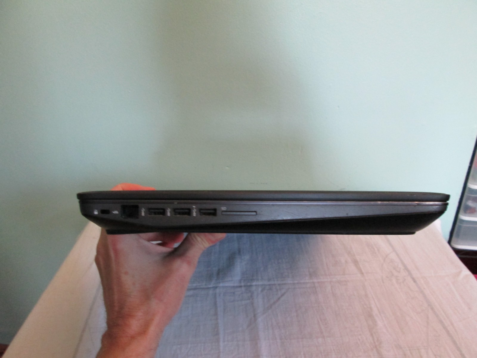HP Zbook 17 gen 3 🌈DREAMCOLOR🌈 i7-6820HQ 32GB RAM 240GB SSD works great!