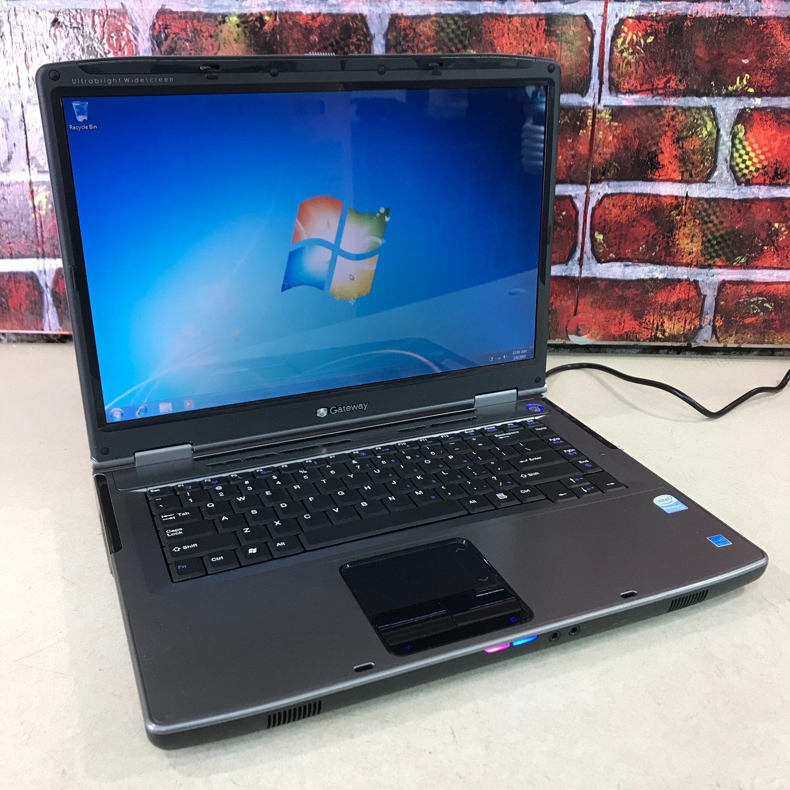 Gateway MA8 Retro Gaming Laptop Pentium D 1.46GHz 2GB RAM (Windows 7 Pro)
