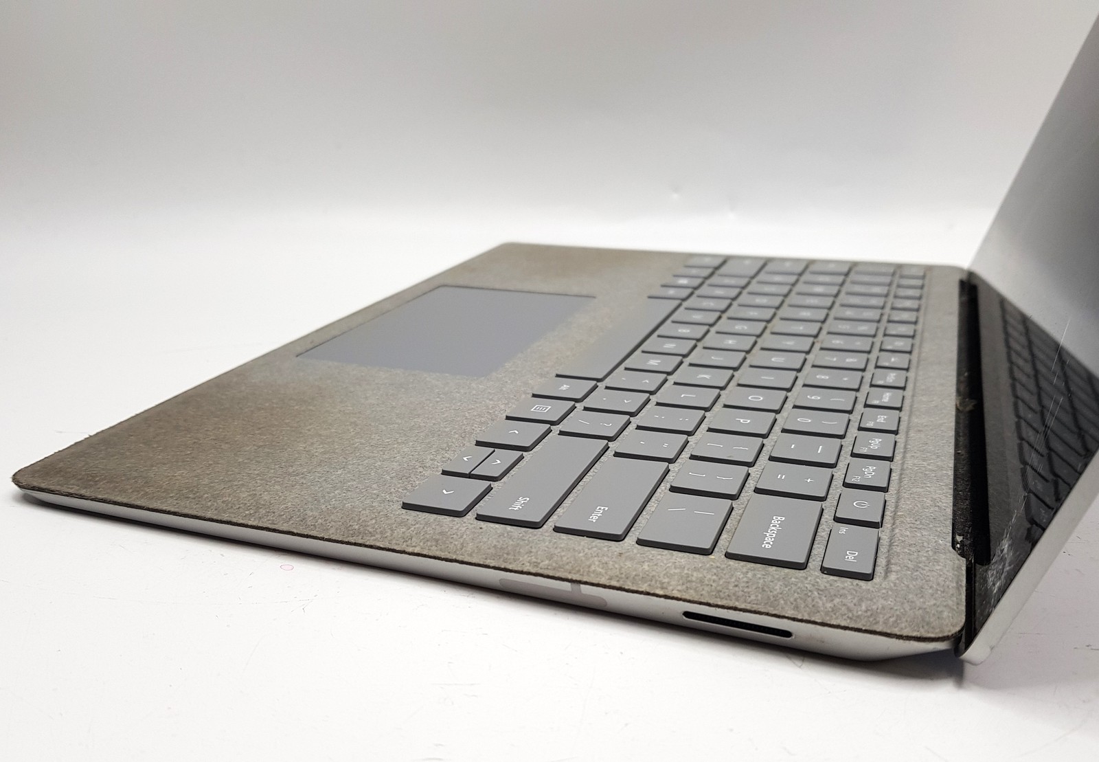 Microsoft Surface Laptop 2 13.5″ i7-8650U 8GB RAM 256GB SSD Win 11 Home Touch