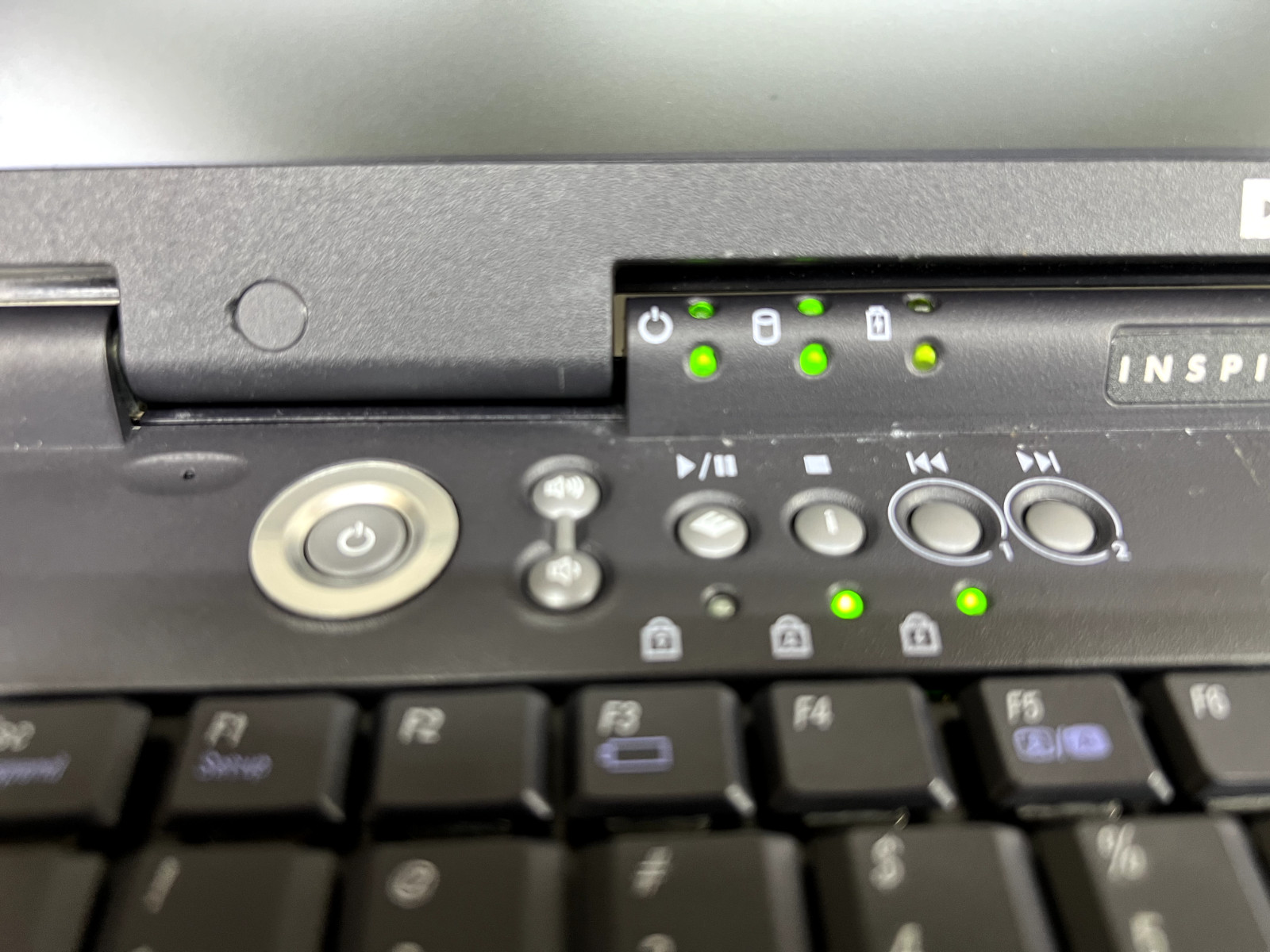 Dell Inspiron 8100 PP01X – 40GB HDD – Powers On No Display Shuts Off For Parts