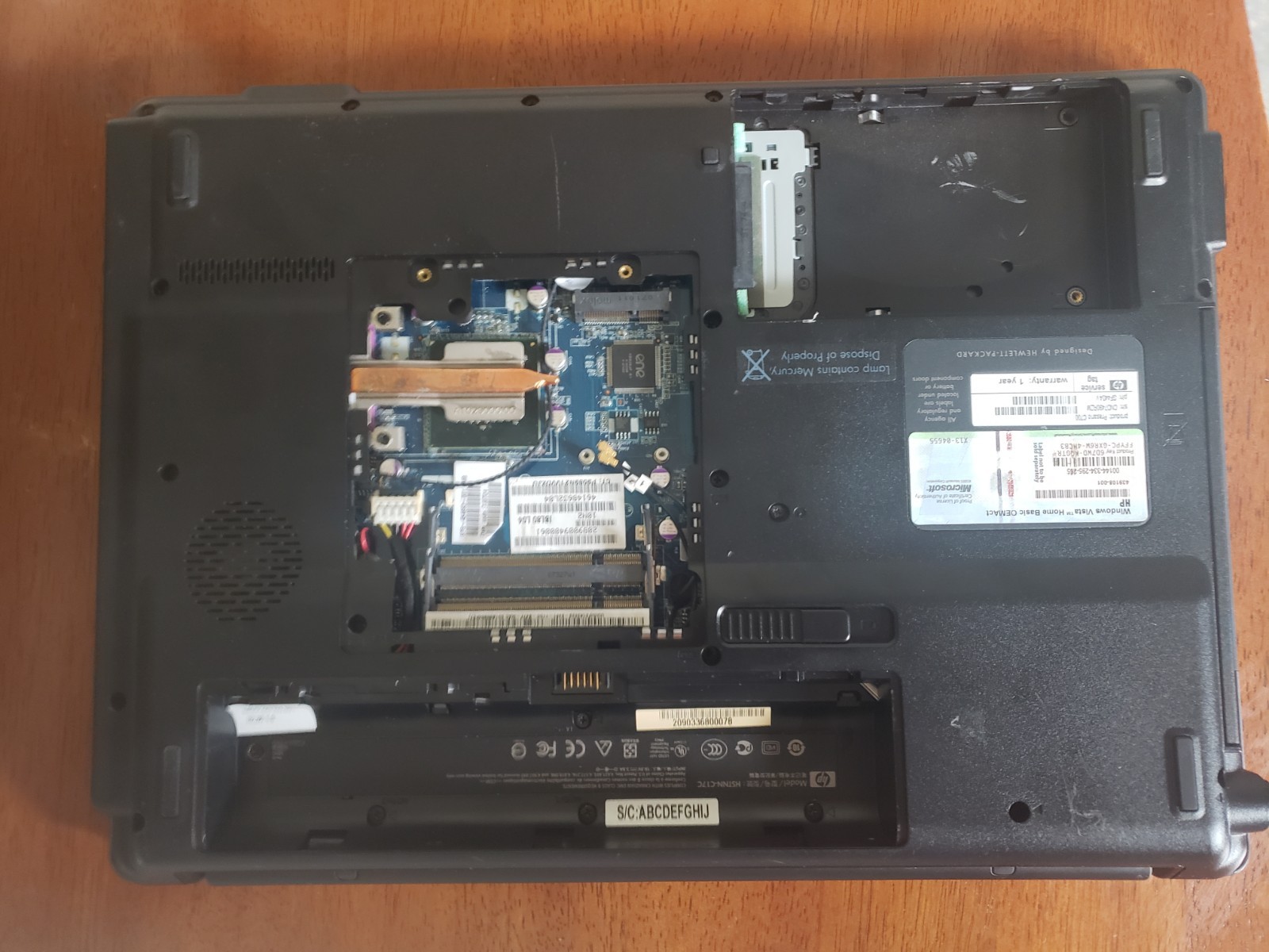 Compaq Presario C700 Intel Celeron AS IS FOR PARTS Good Screen, Kb, Chassi, Etc