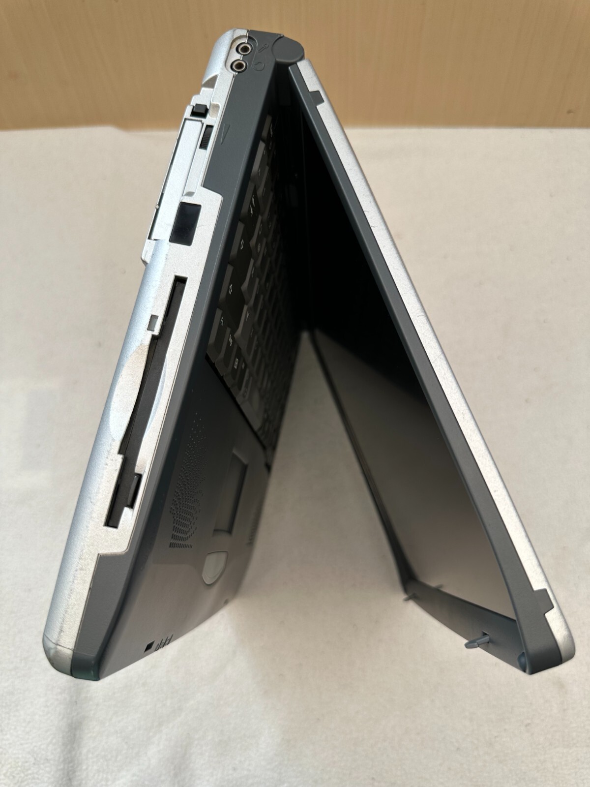 Retro Tronic 5 Yakumo D27ES Clevo Laptop 20GB HDD 512MB RAM No Windows Laptop