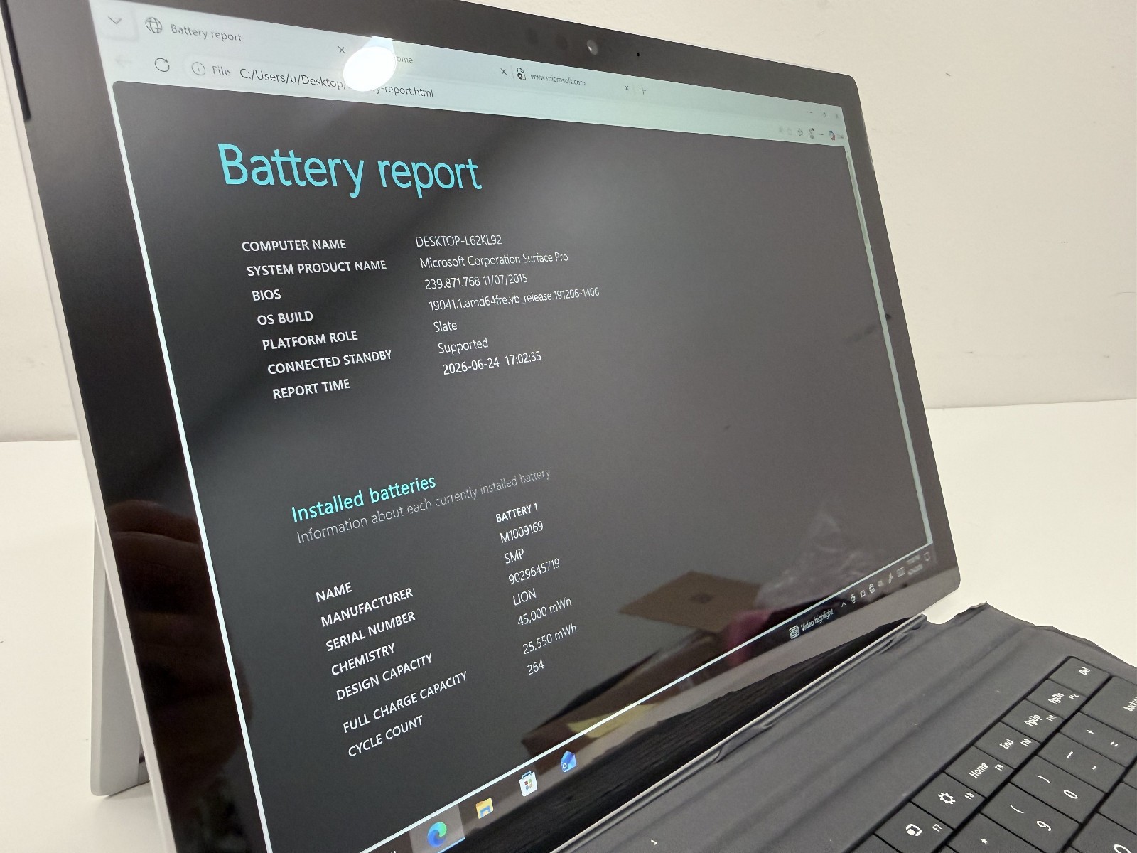 Microsoft Surface Pro 5 i7-7660U CPU @ 2.50GHz8 GB RAM 256 GB Win 10 Pro KB issu