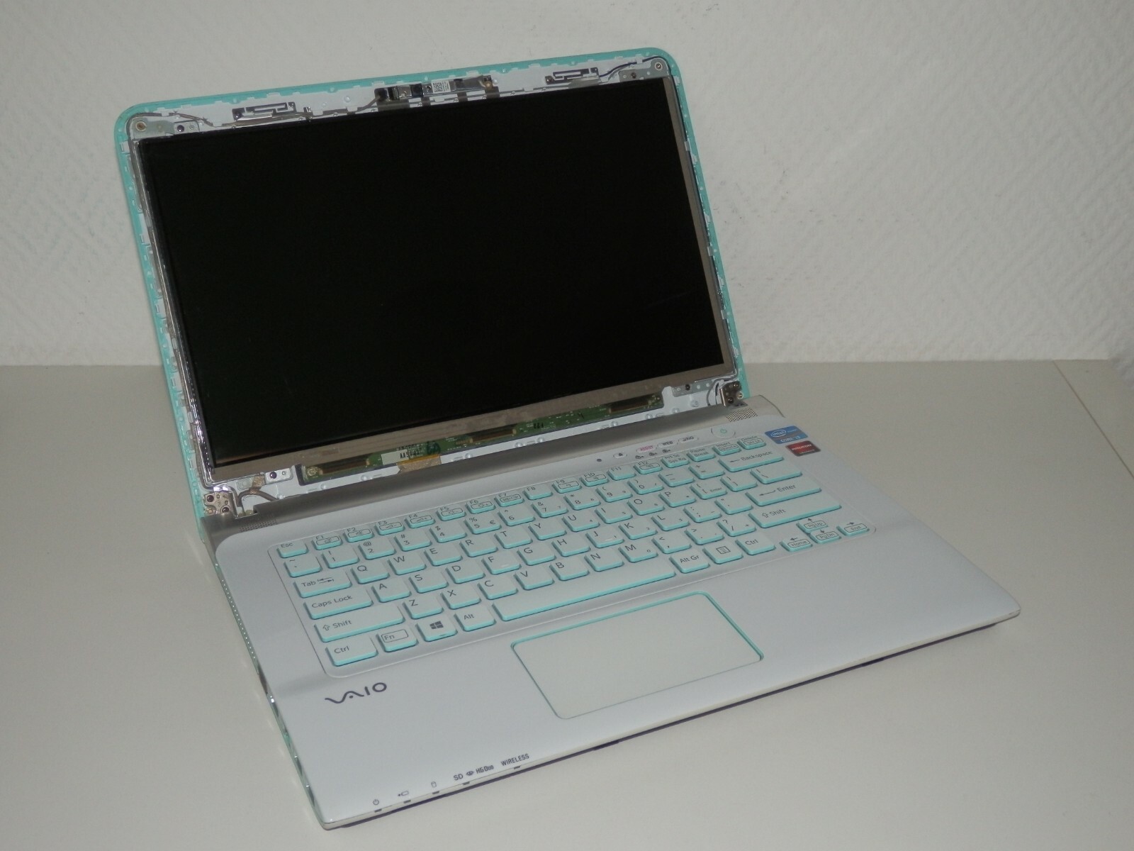 SONY Laptop SVE14AG15M, Intel Core i3-3110M, 14″ Zoll AMD Radeon, Unvollständig