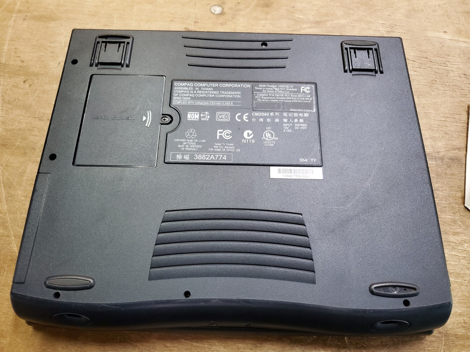 COMPAQ PRESARIO 1694 Windows 98 Laptop for Recovery Repair, DVD Cords Disks Case