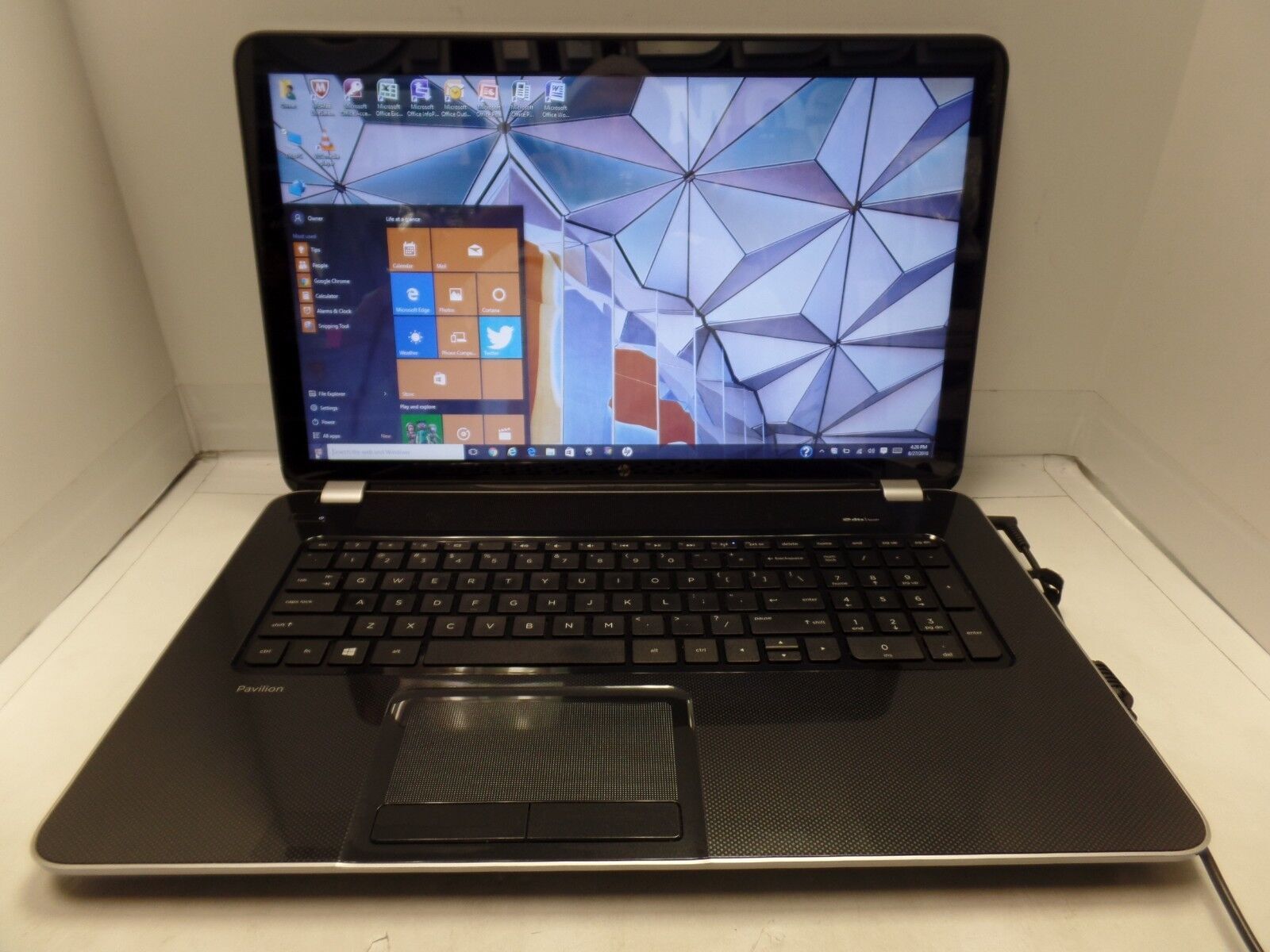 17.3″ HP Pavilion TouchScren AMD A8-5550M 2.10GHz 10GB 1TB Radeon HD 8550G Win10