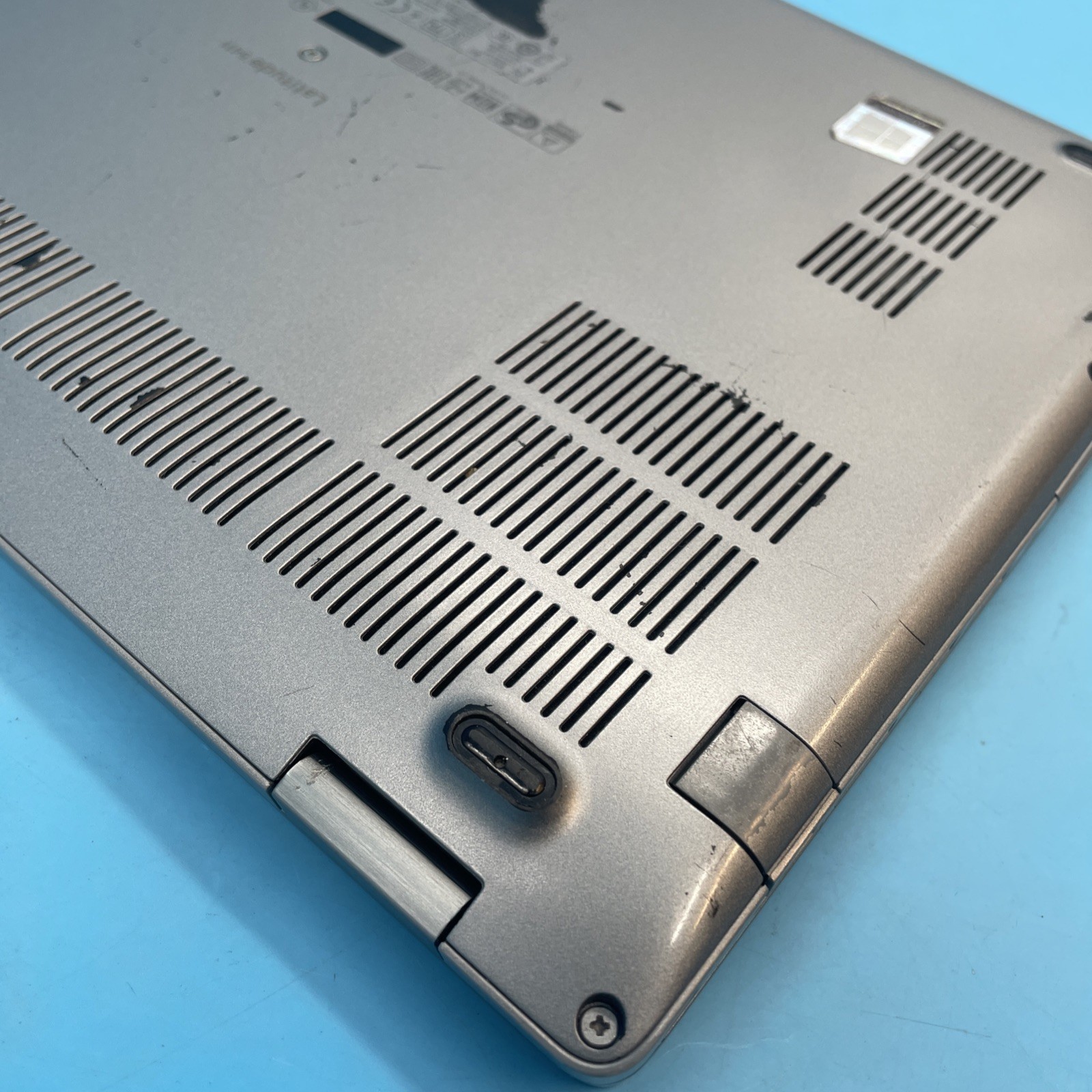 Dell Latitude 5411 | i7-10850H | 32GB RAM | MX250 | NO FAN/SSD/OS | 48% BATT