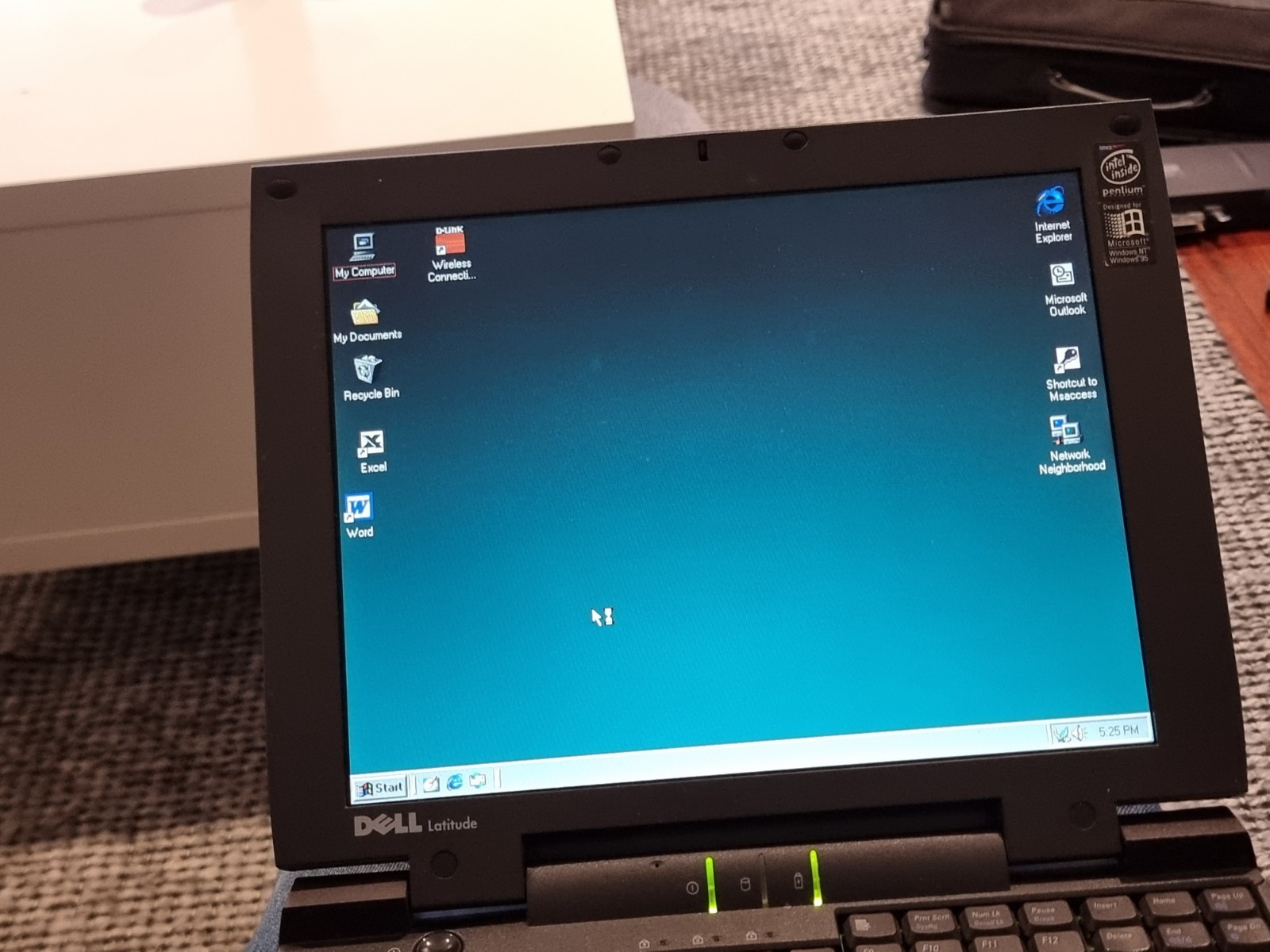 Dell Latitude CP M233ST (Like NEW)