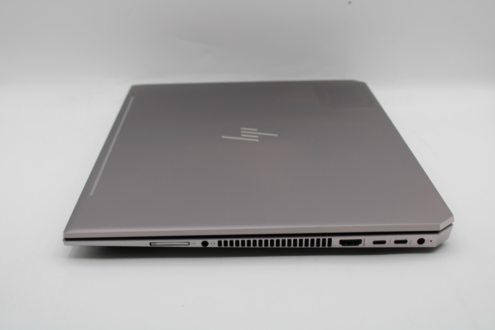 HP ZBook Studio G5 _ i9-9880H @ 2.3 _ 32GB RAM _ 500GB SSD _ P2000 _ No OS *READ