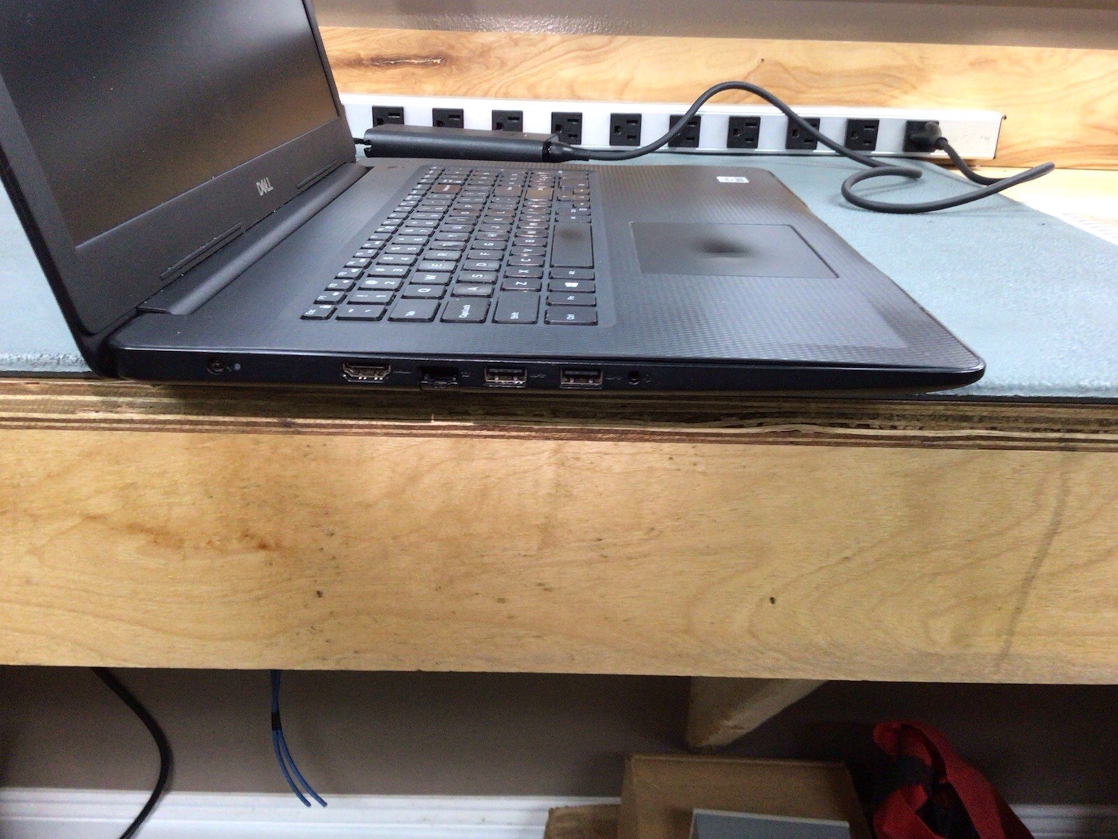 Dell Inspiron 3793 AS IS | 17.3” | i5-10th 1.0GHz | 16gb RAM | No Drive/OS/AC
