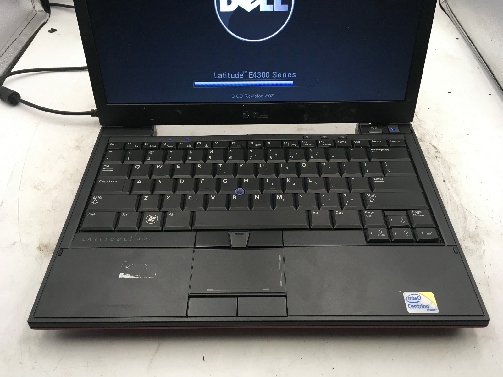 DELL LATITUDE E4300 -FOR PARTS/FREEZES- INTEL CORE 2 DUO – 2GB RAM – 13″-READ-BB