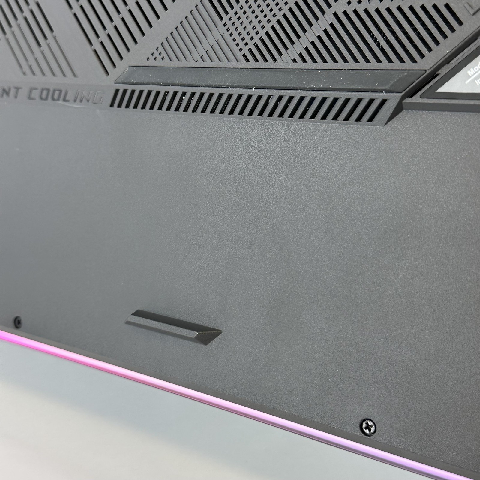 Asus ROG Strix G18 G814 240Hz QHD+ 2.2GHz i9-13980HX 16GB 1TB RTX 4080 LCD BLEED